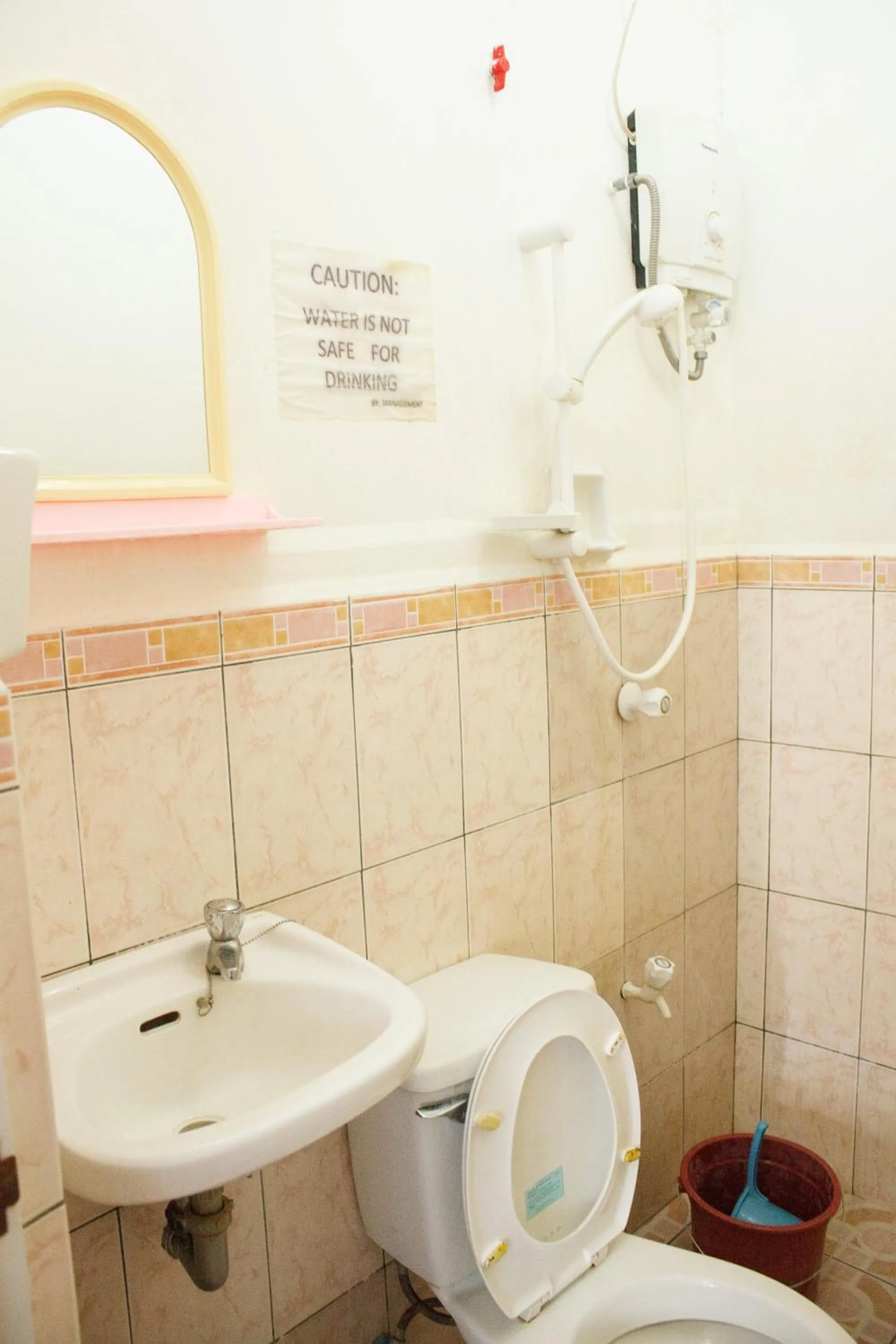 Shower in GV Hotel - Baybay