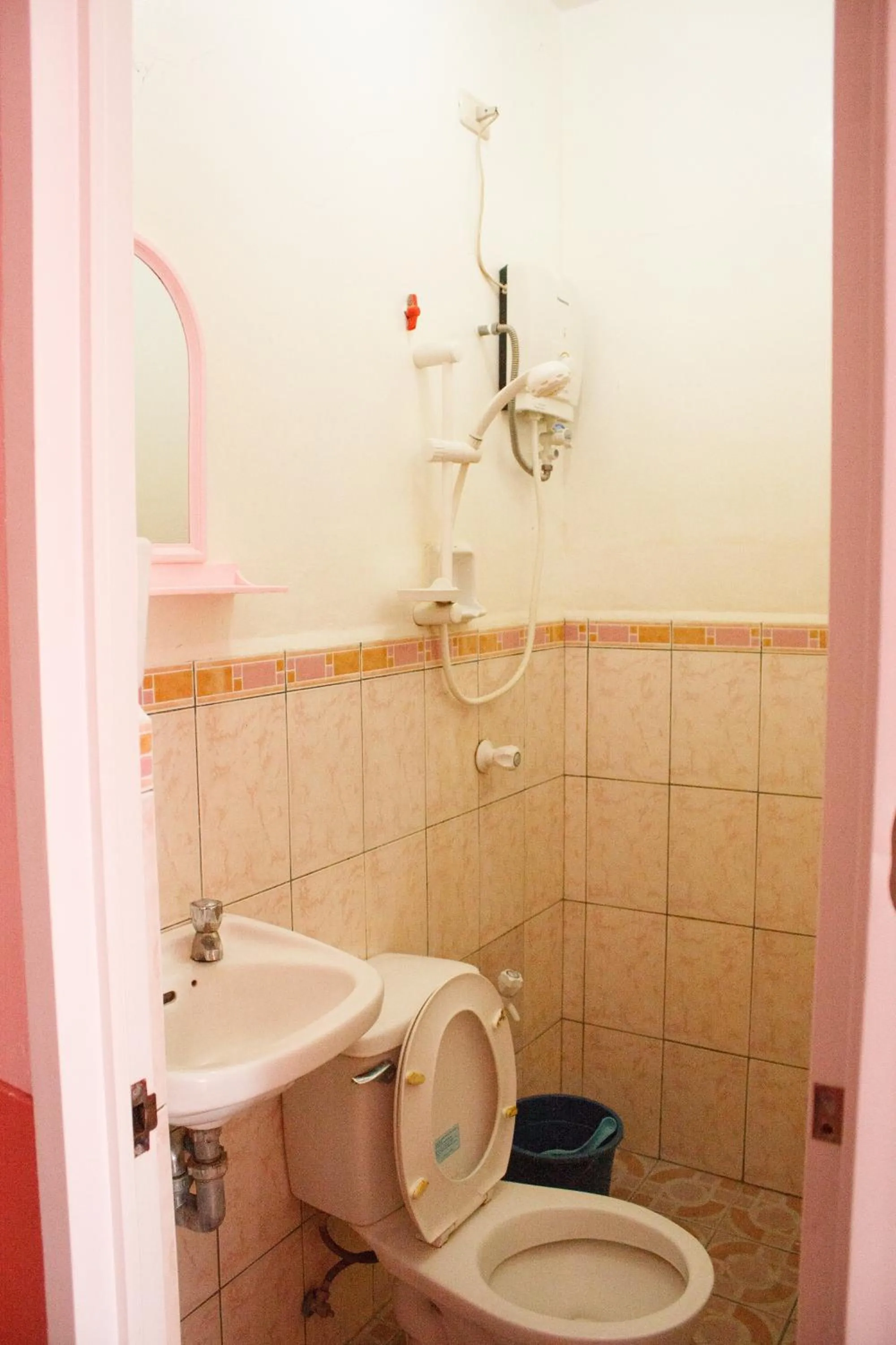 Shower in GV Hotel - Baybay