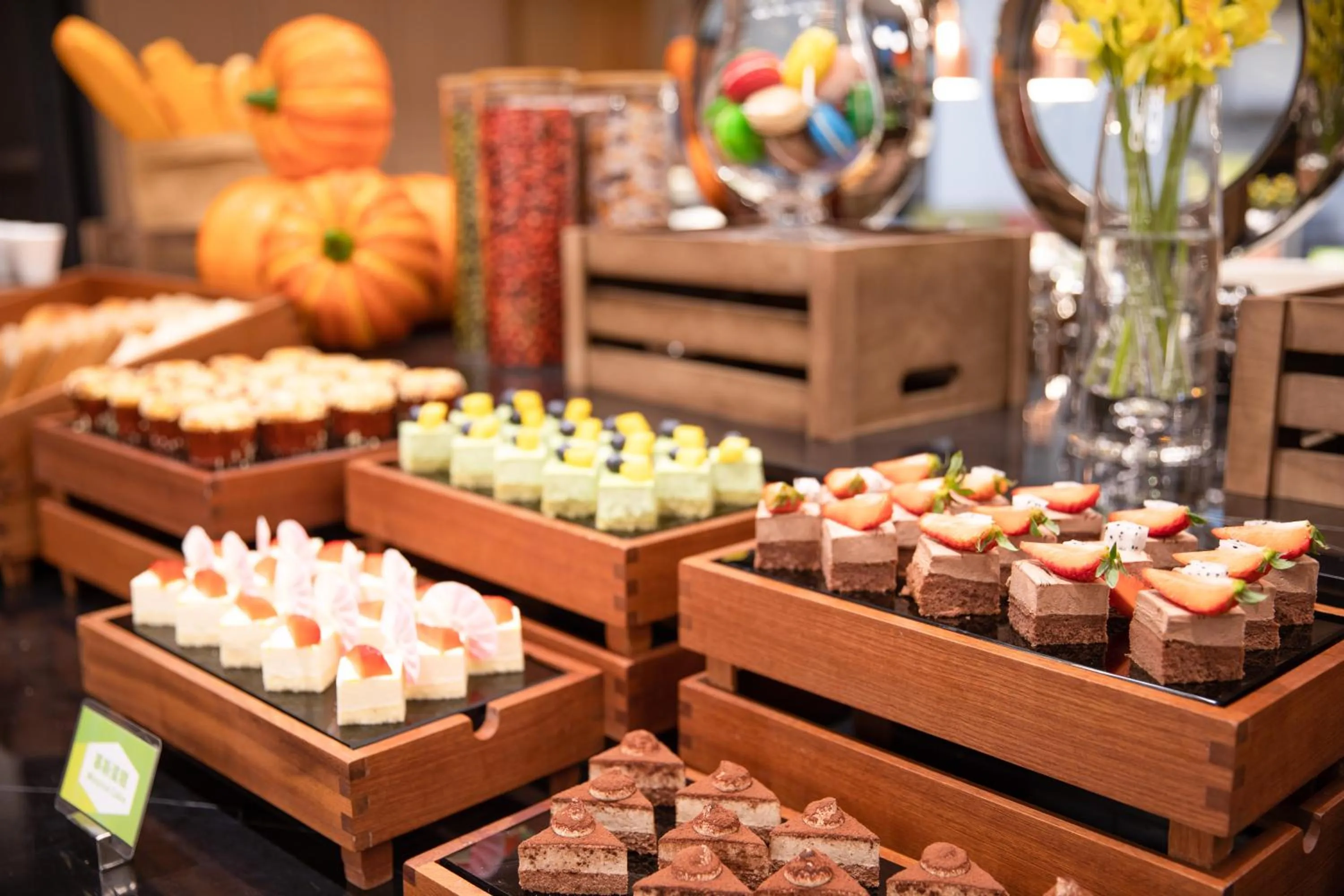 Buffet breakfast in Hampton by Hilton Guigang