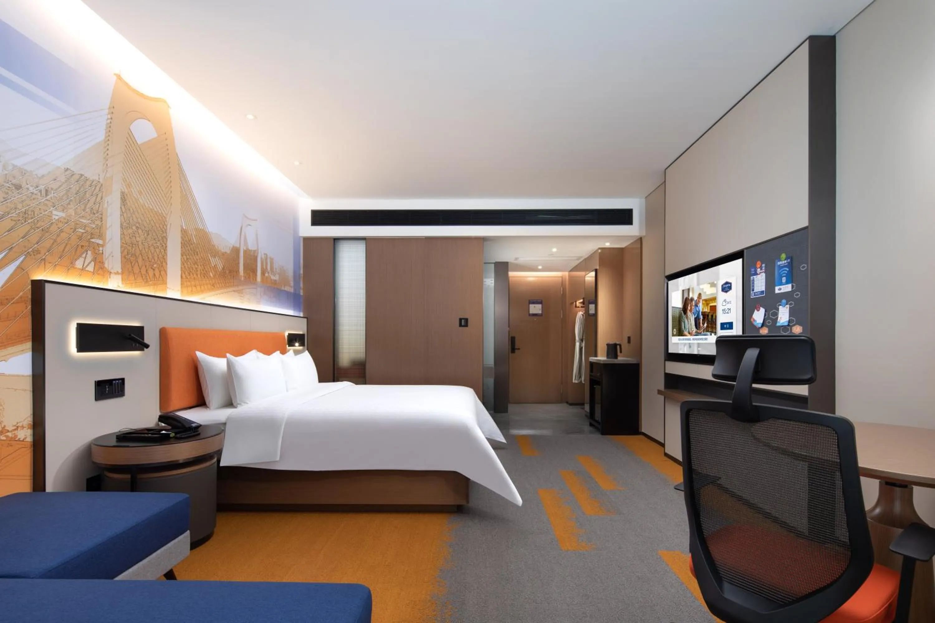 Photo of the whole room, Bed in Hampton by Hilton Guigang