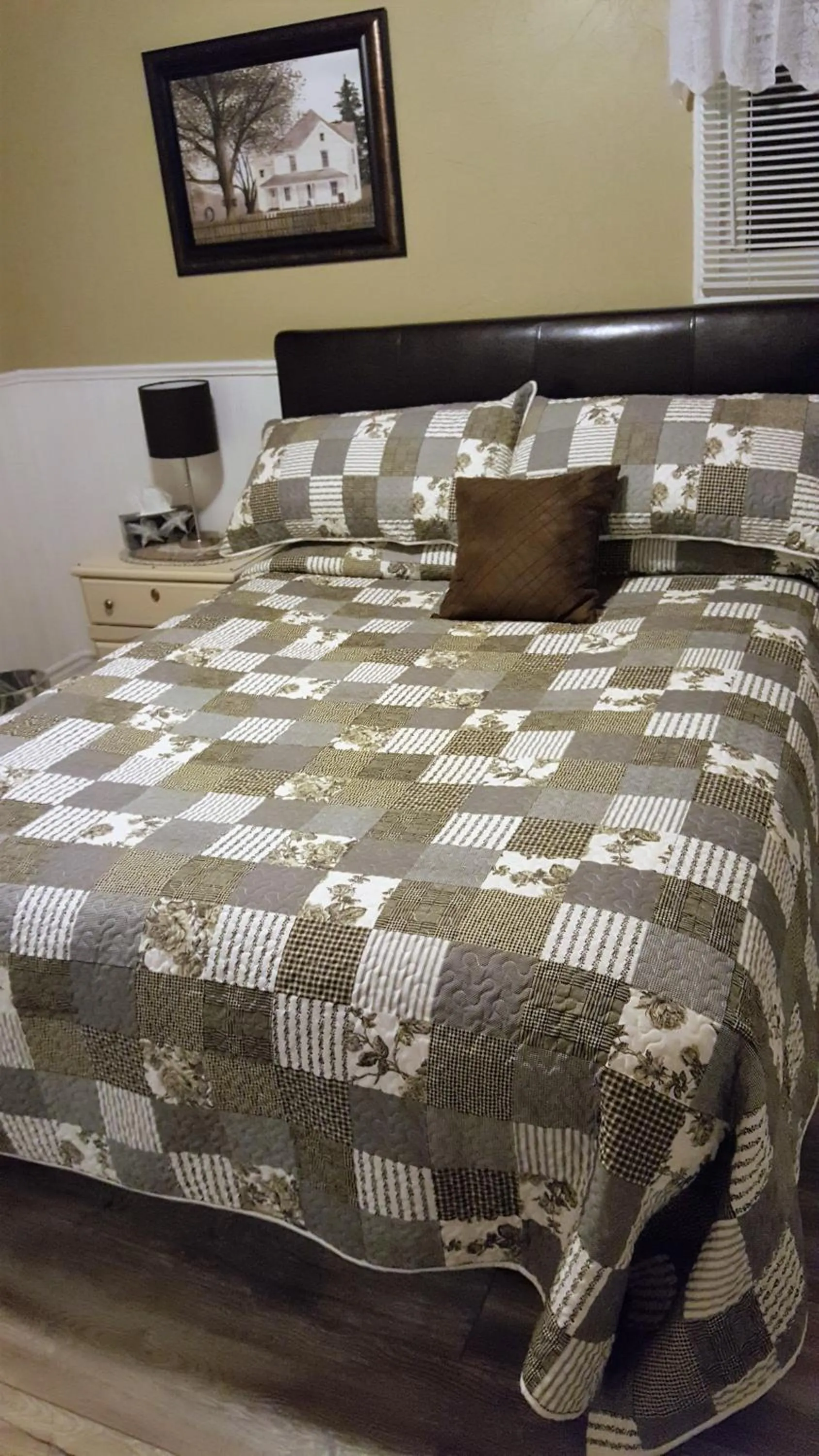 Bed in Mama`s By The Sea B&B