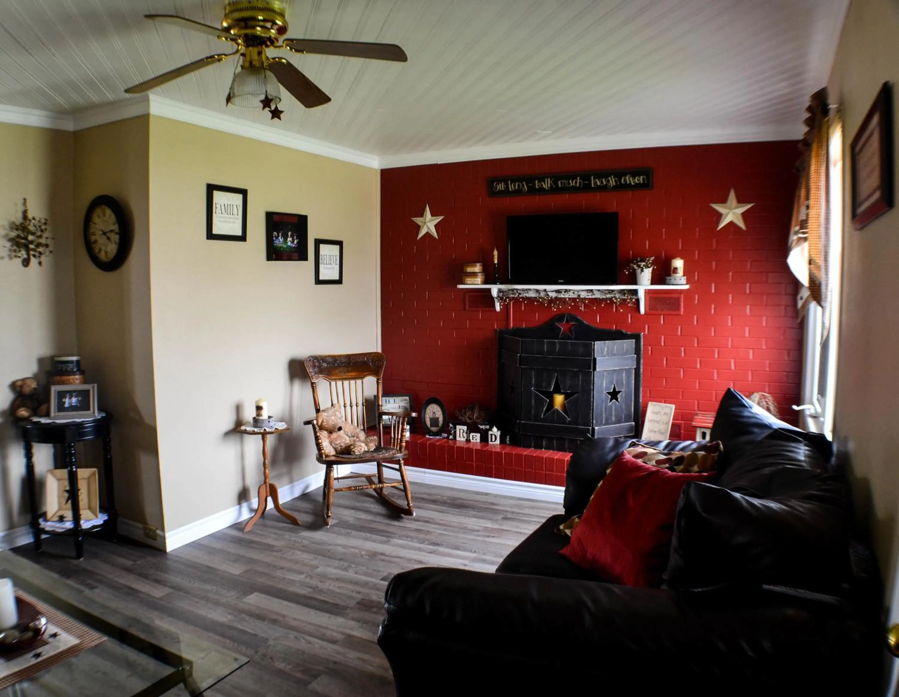 Living room in Mama`s By The Sea B&B