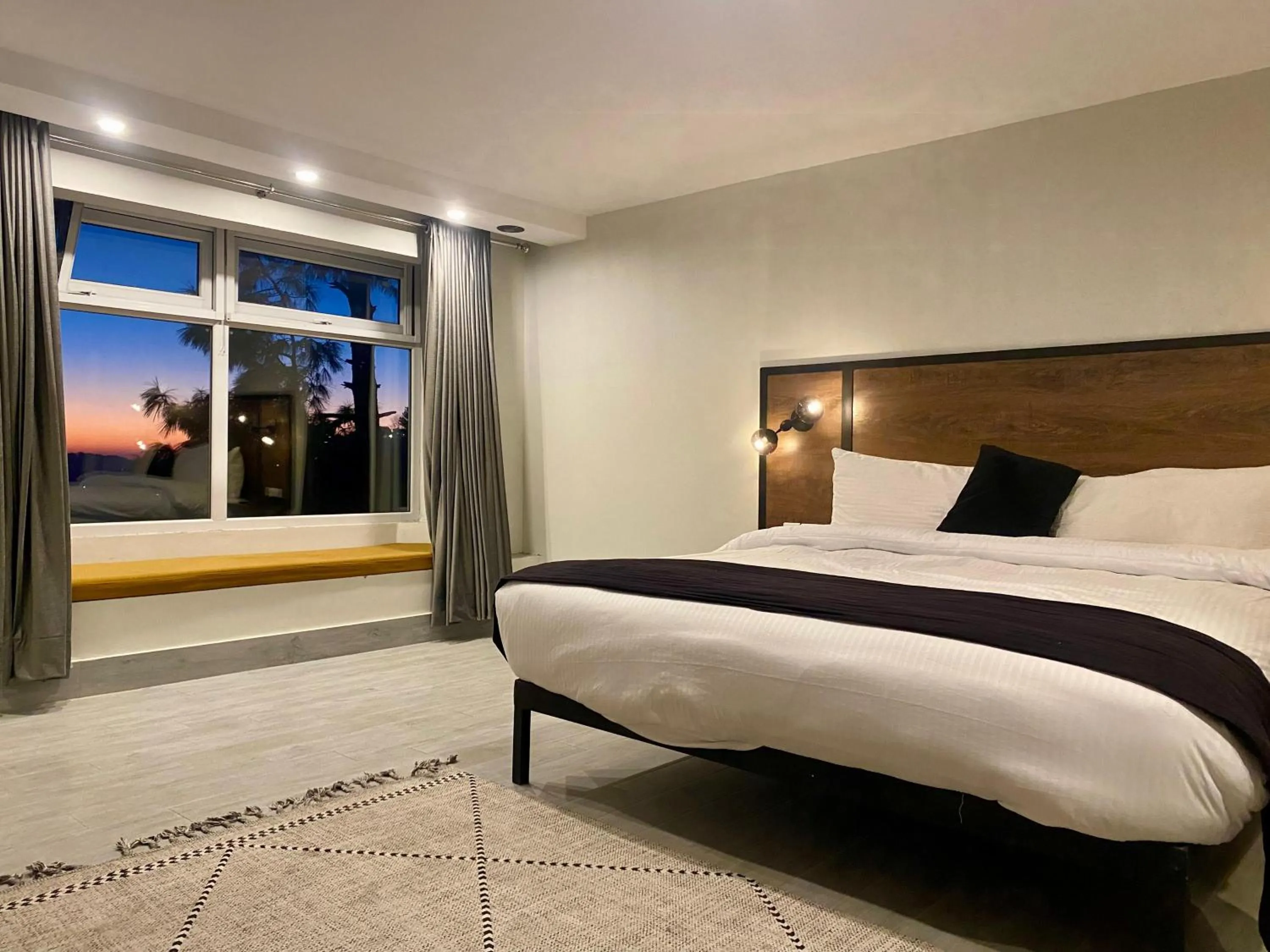 Bedroom, Bed in Sky Lodge Hotel