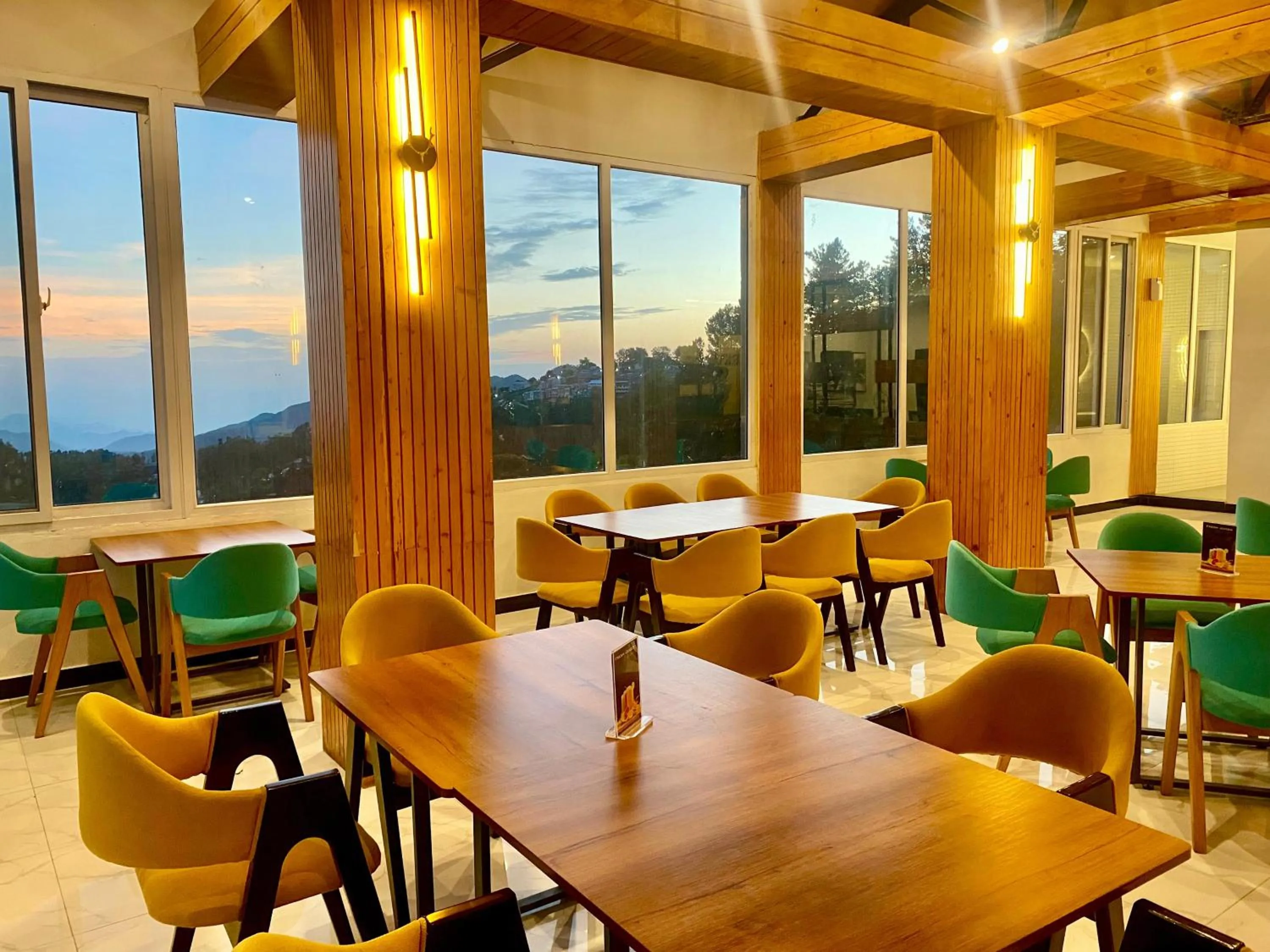Restaurant/places to eat in Sky Lodge Hotel