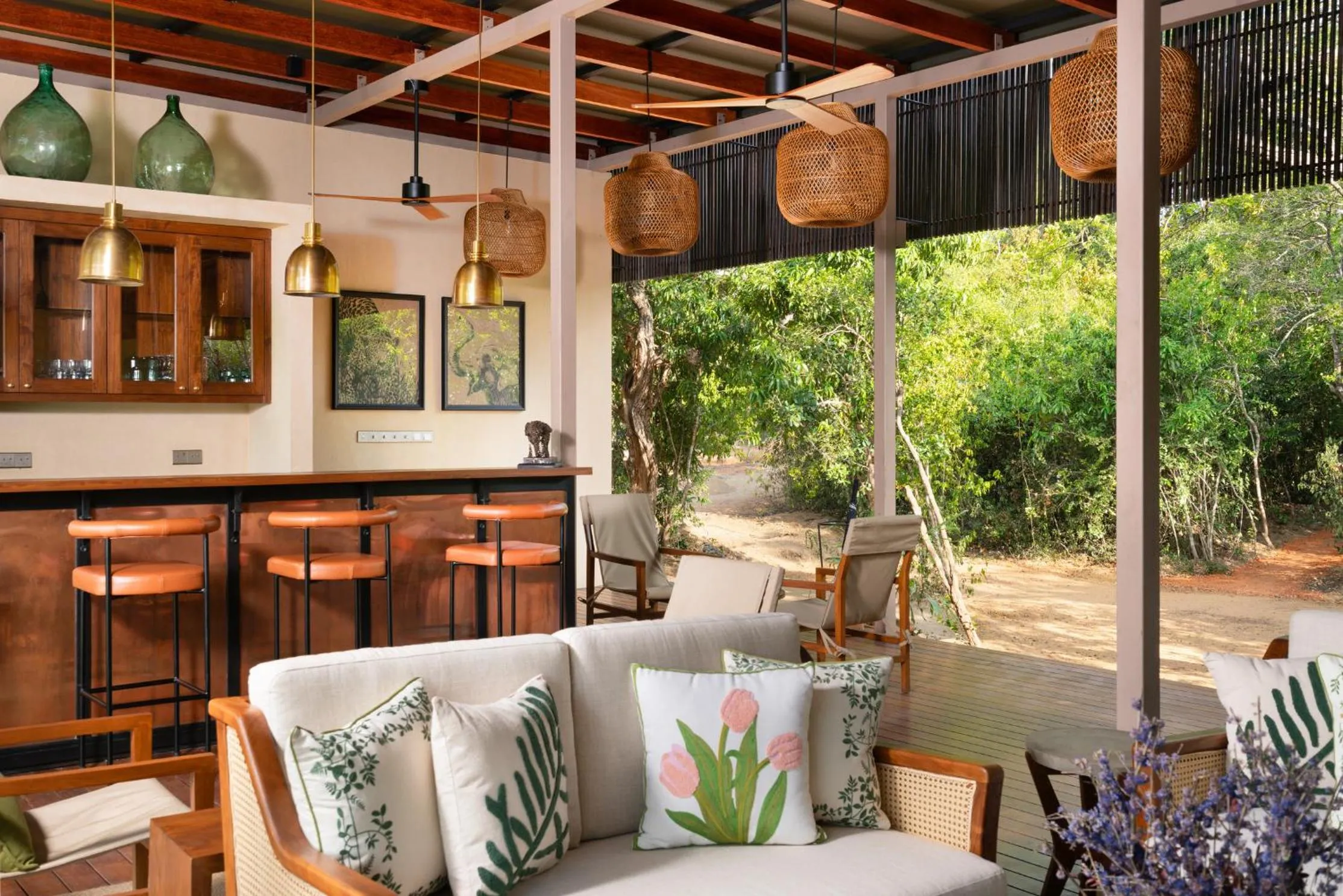 Lounge or bar in Taru Villas Villu - Wilpattu