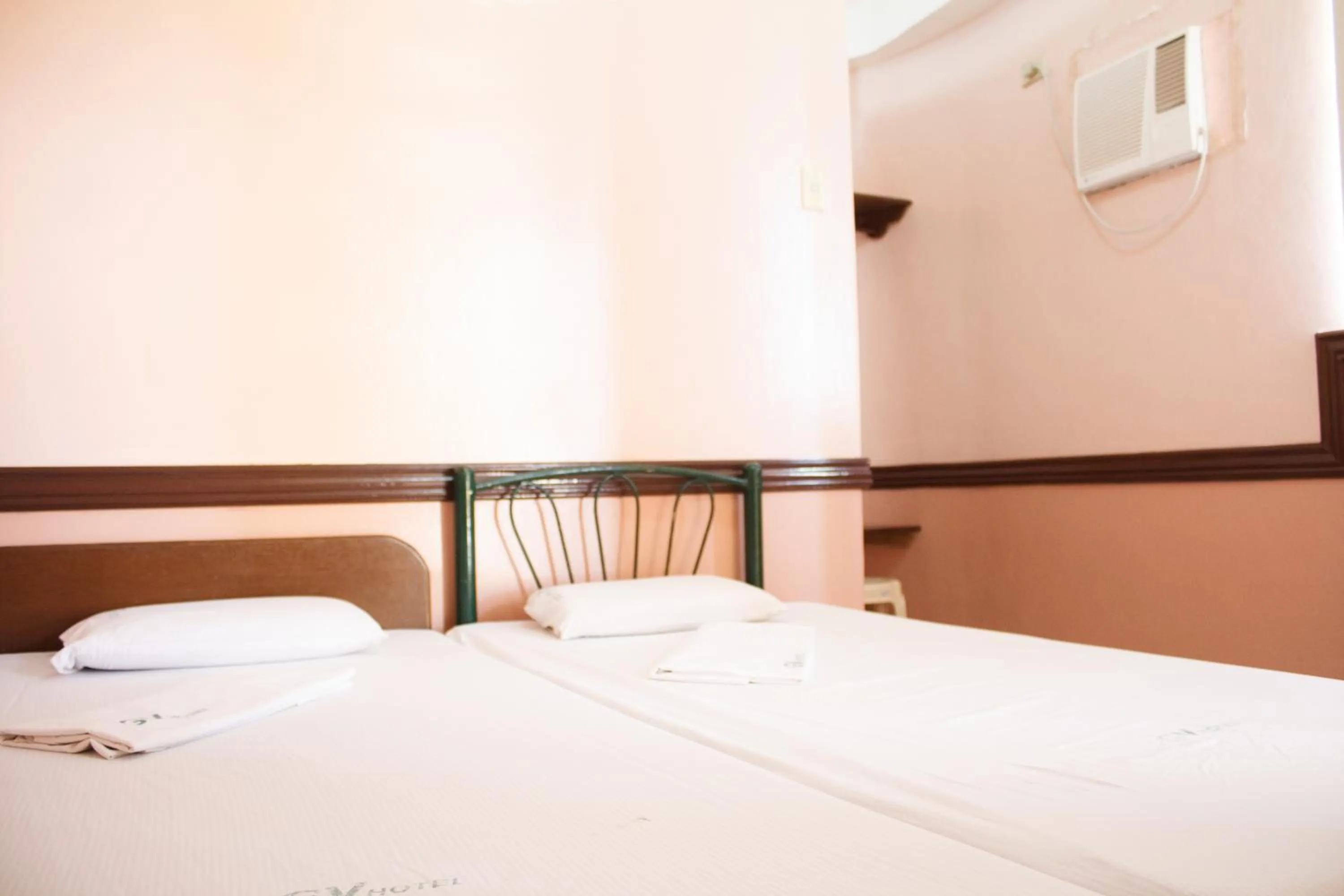 Bed in GV Hotel - Catarman