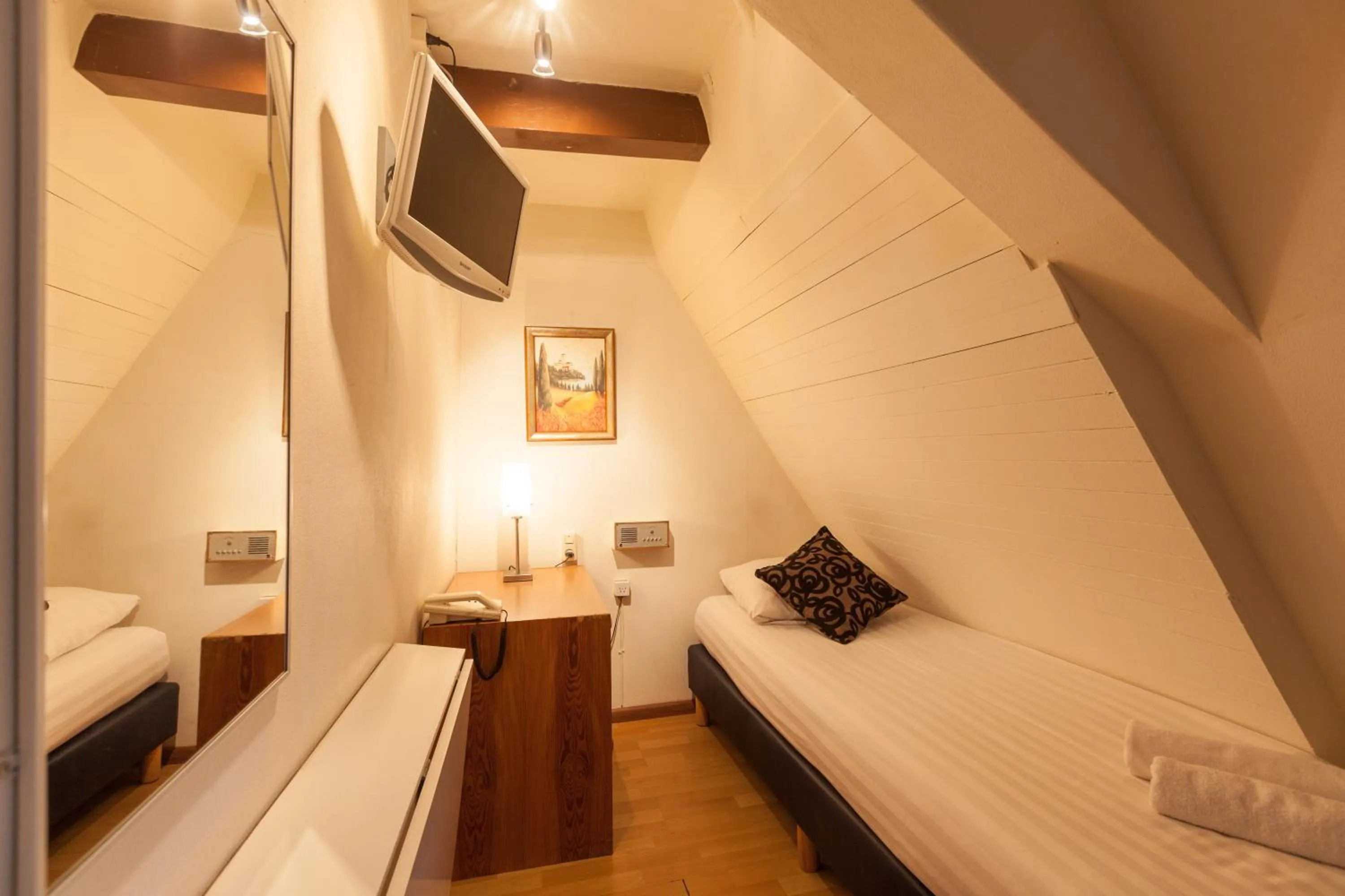 Bed in The Townhouse Hotel