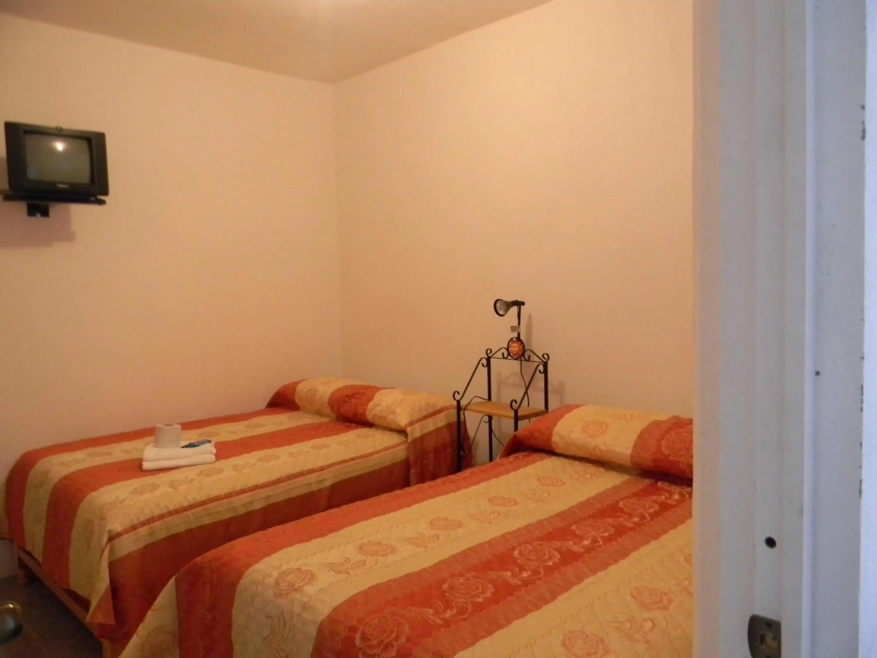 Photo of the whole room, Bed in Hotel Lienzo Charro II