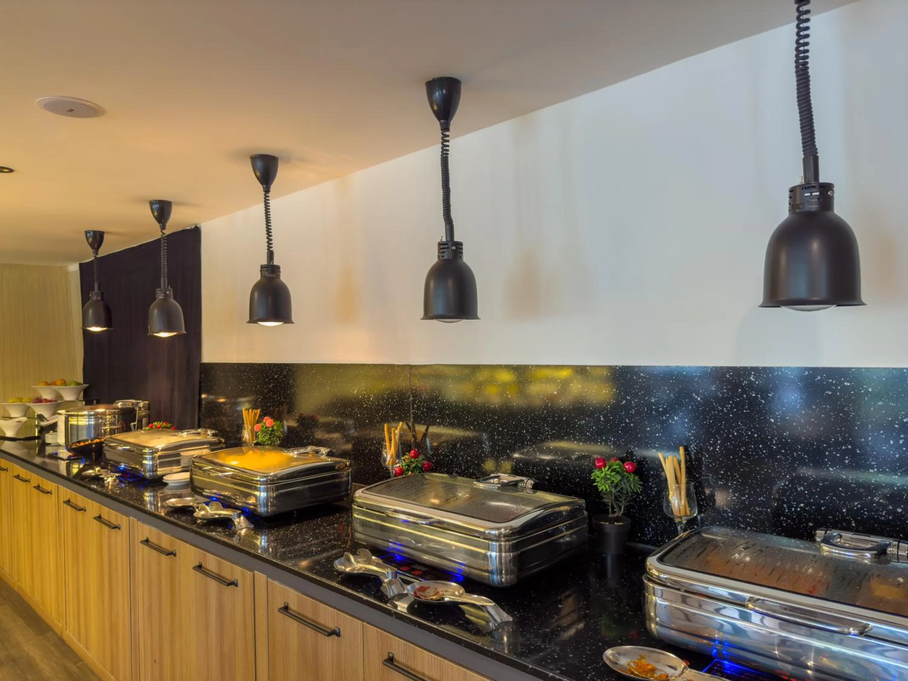 Restaurant/places to eat in Sera Lake Center Hotel