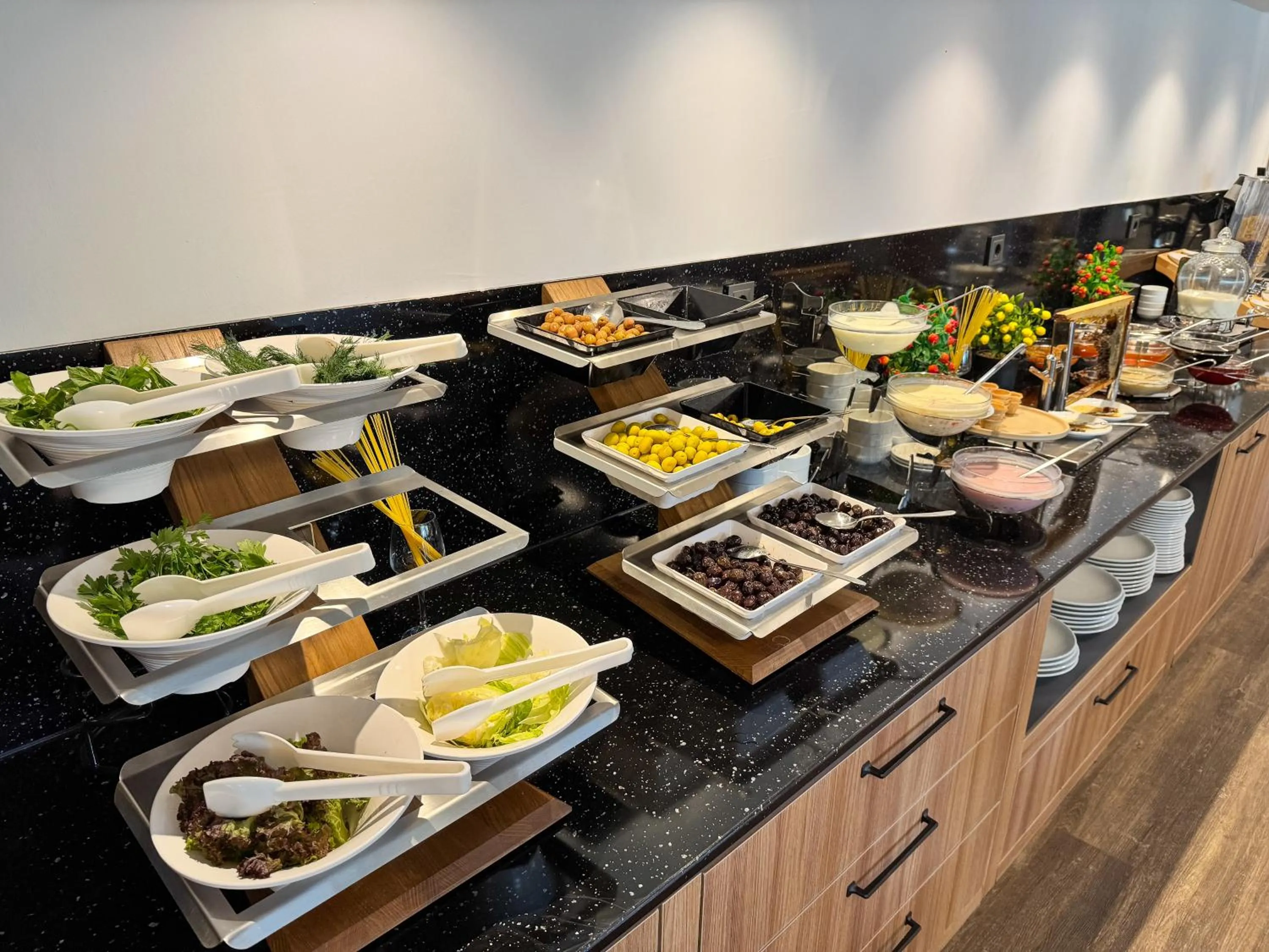 Restaurant/places to eat in Sera Lake Center Hotel