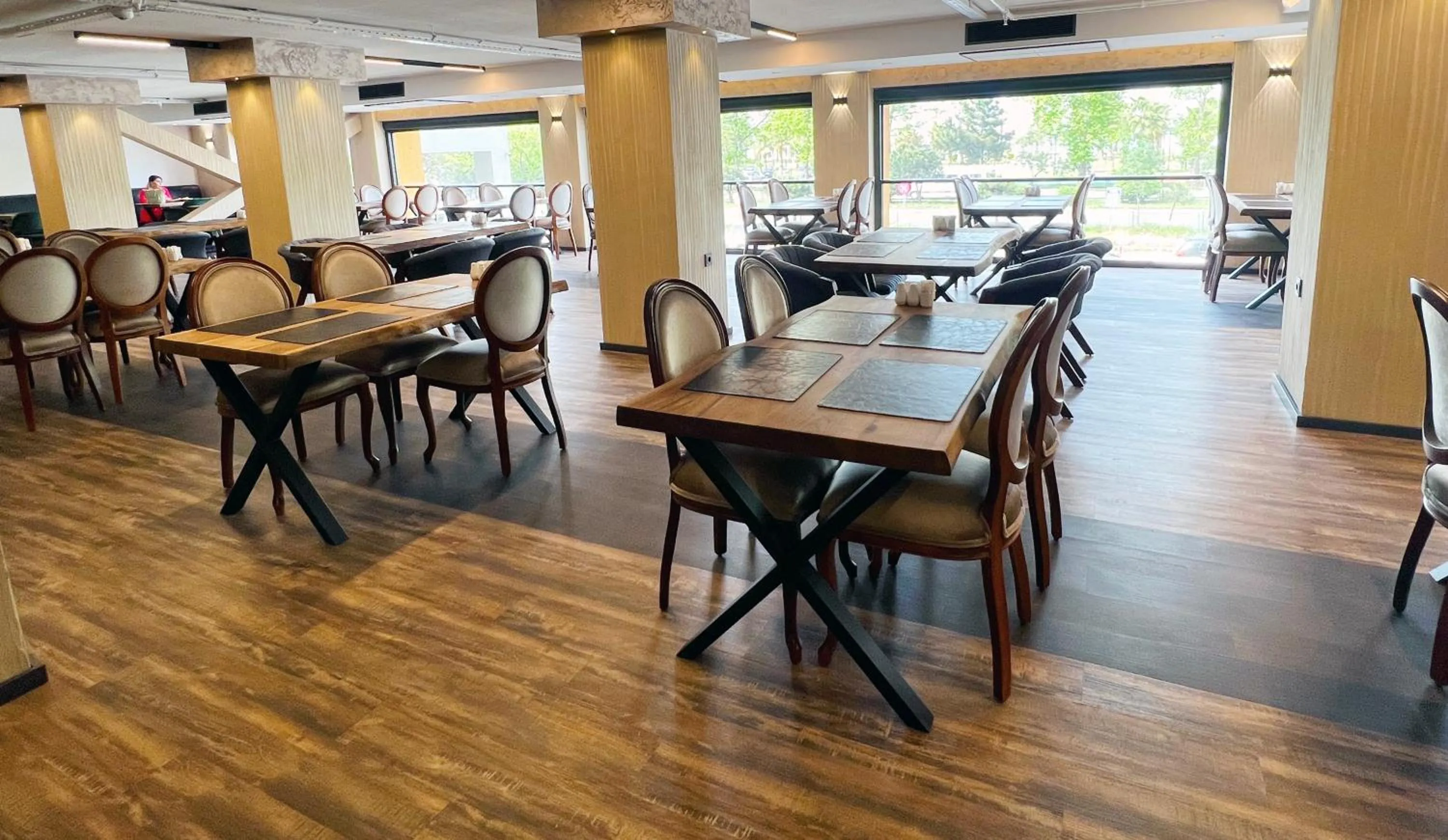 Restaurant/places to eat in Sera Lake Center Hotel