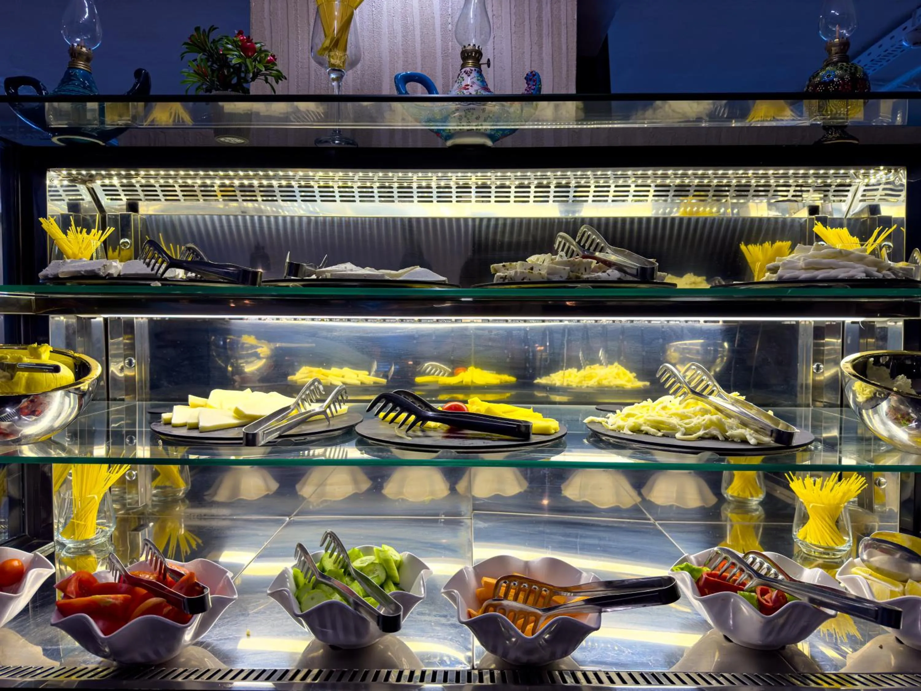 Restaurant/places to eat in Sera Lake Center Hotel