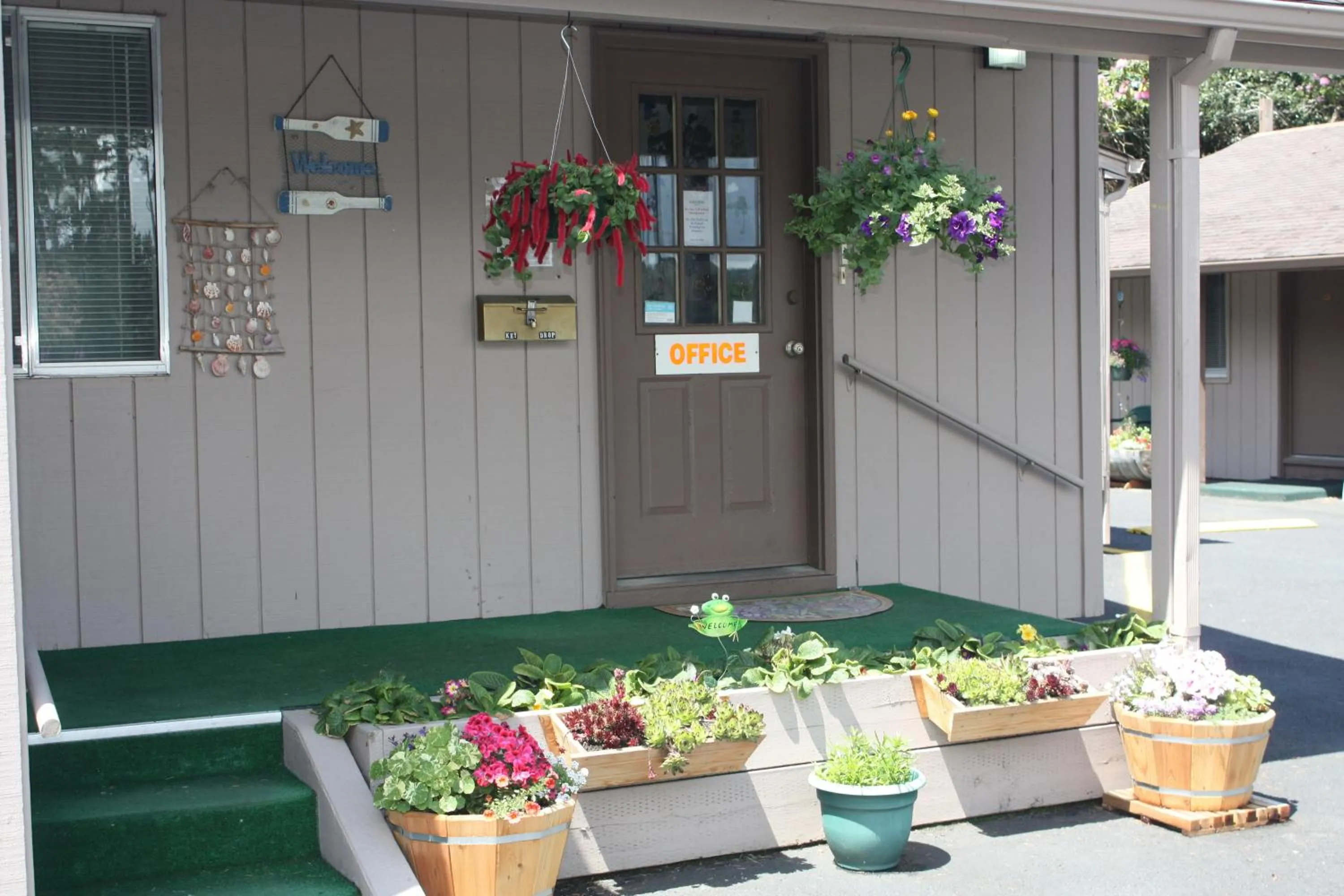 Facade/entrance in Economy Inn