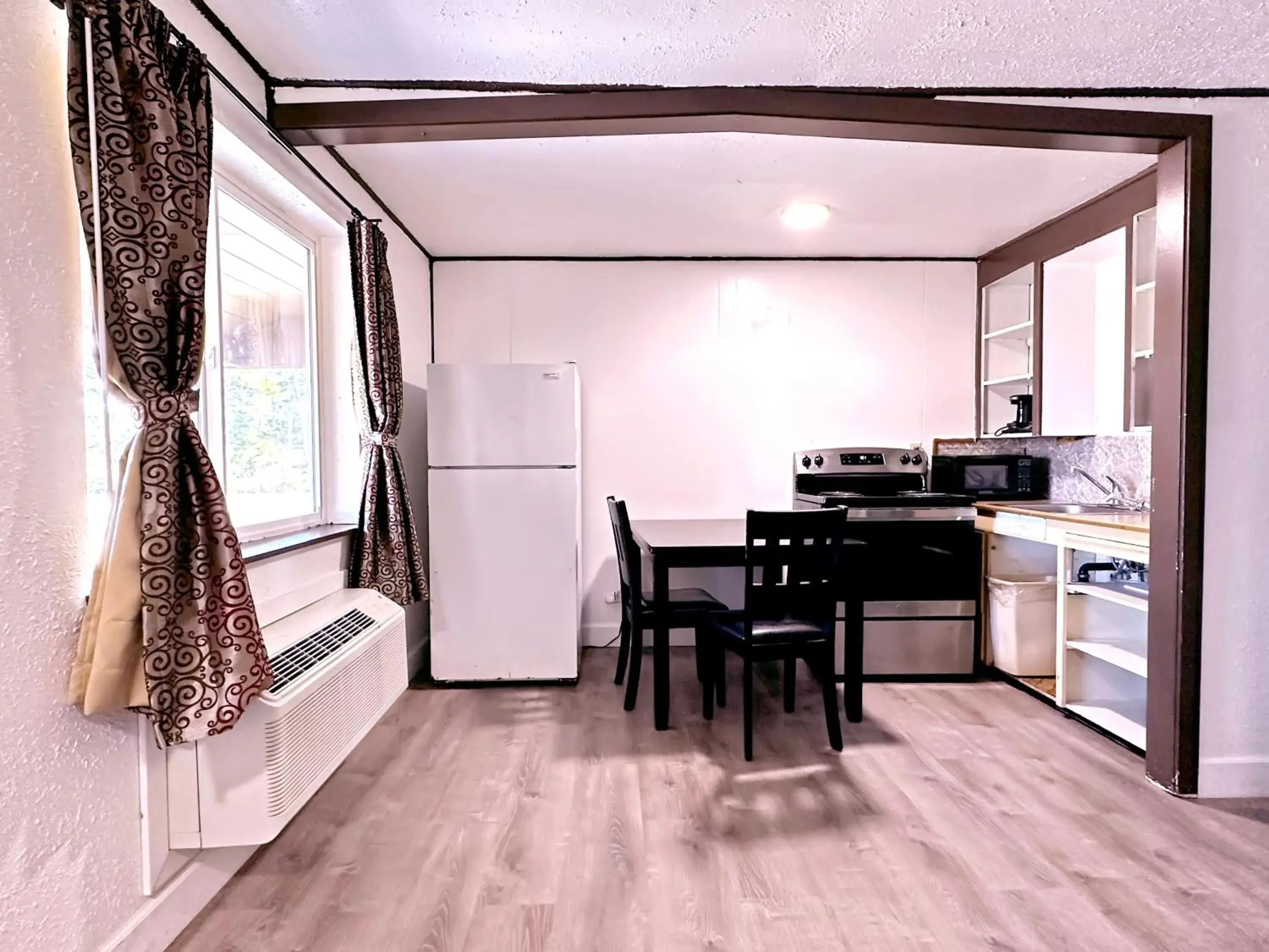 Standard Family Room in Economy Inn Standard Family Room in Economy Inn