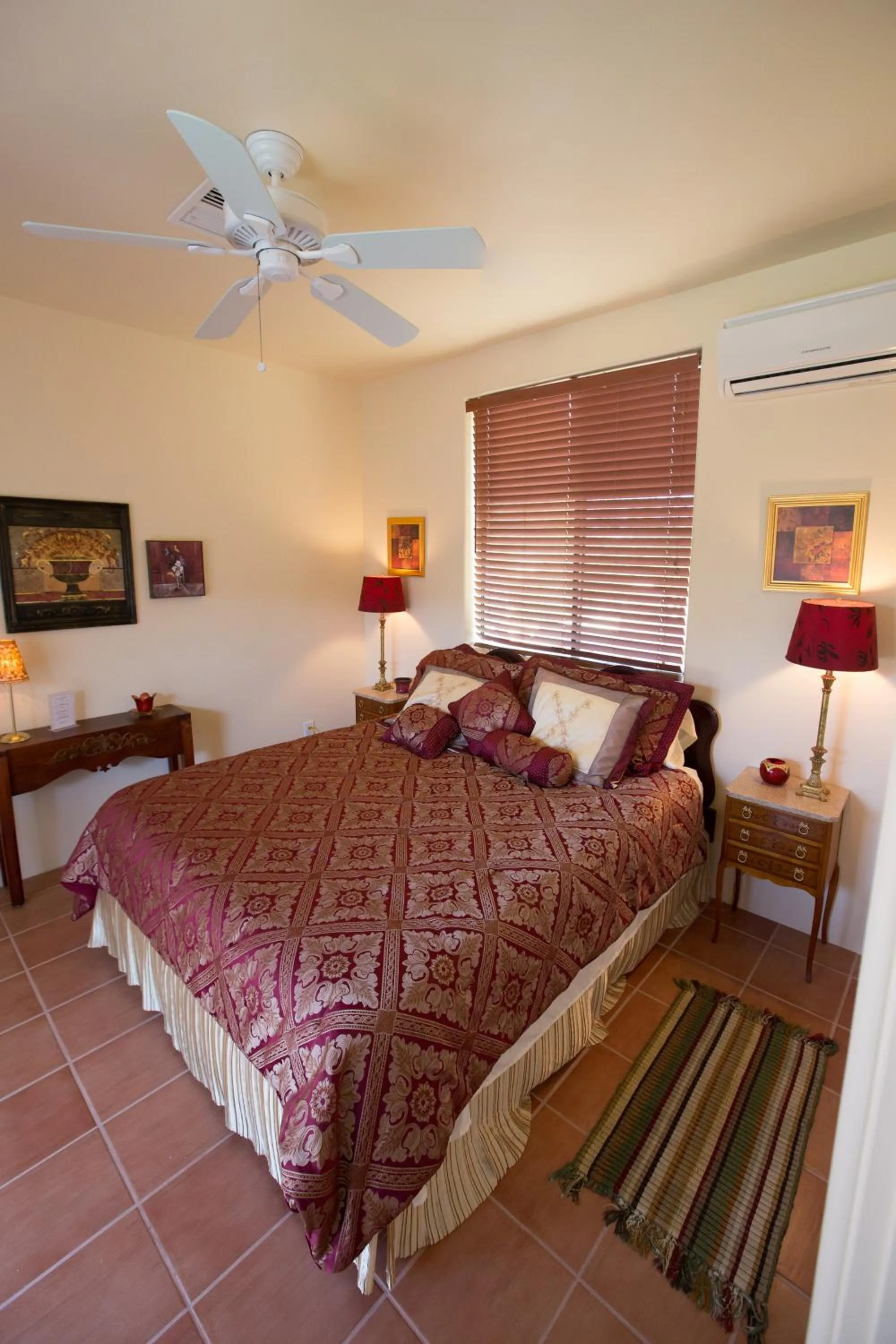 Bed in Turtle Back Mesa Bed and Breakfast