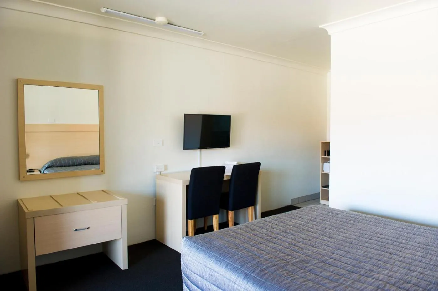 Photo of the whole room, Bed in Cherry Blossom Motor Inn