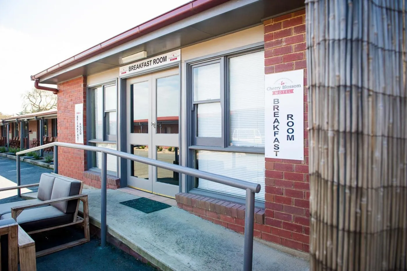Facade/entrance in Cherry Blossom Motor Inn