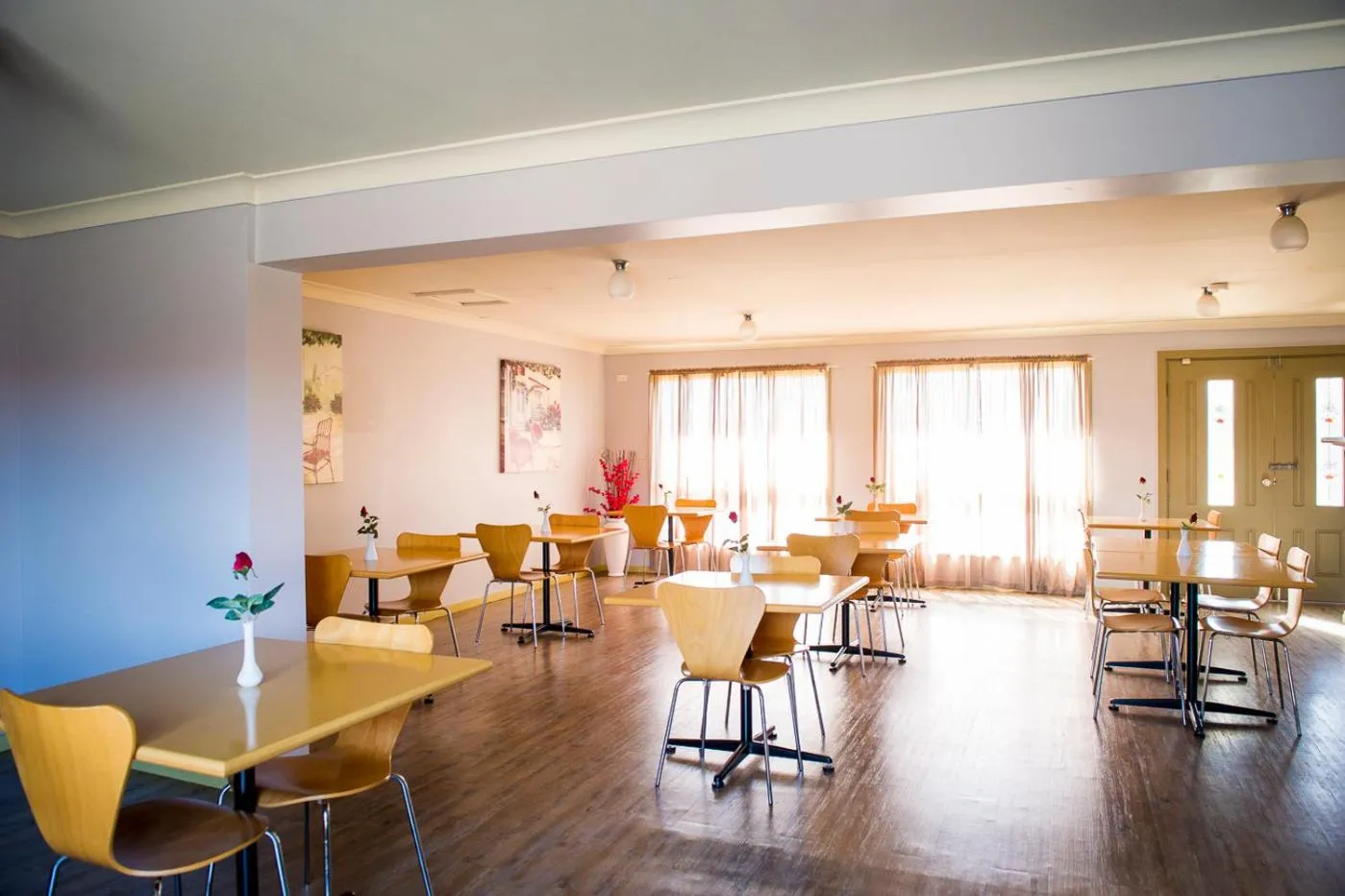Restaurant/places to eat in Cherry Blossom Motor Inn