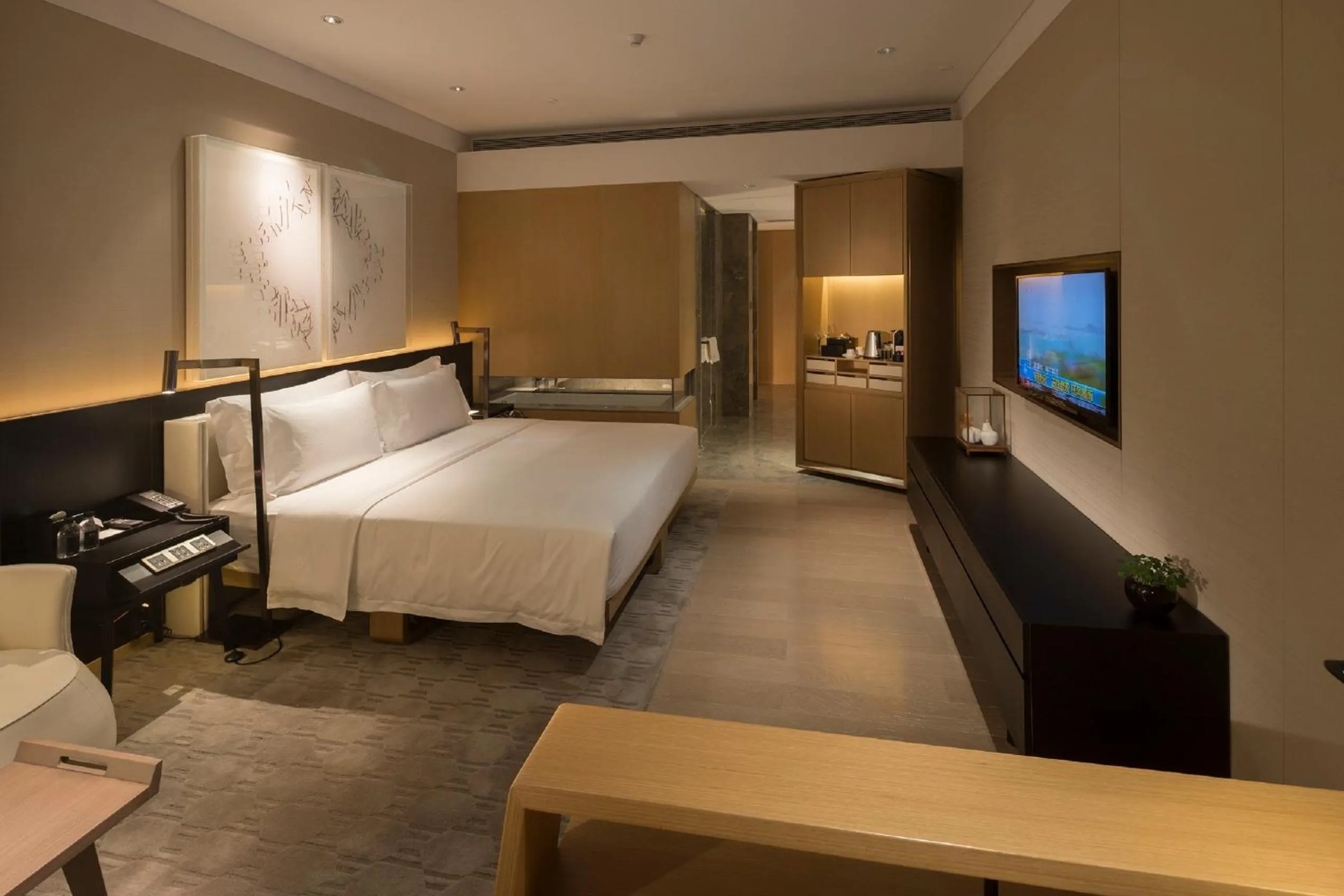 Photo of the whole room, Bed in Shenzhen Hui Hotel (Huaqiang NorthBusiness Zone)