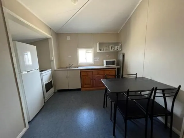 Kitchen or kitchenette in Winton Outback Motel