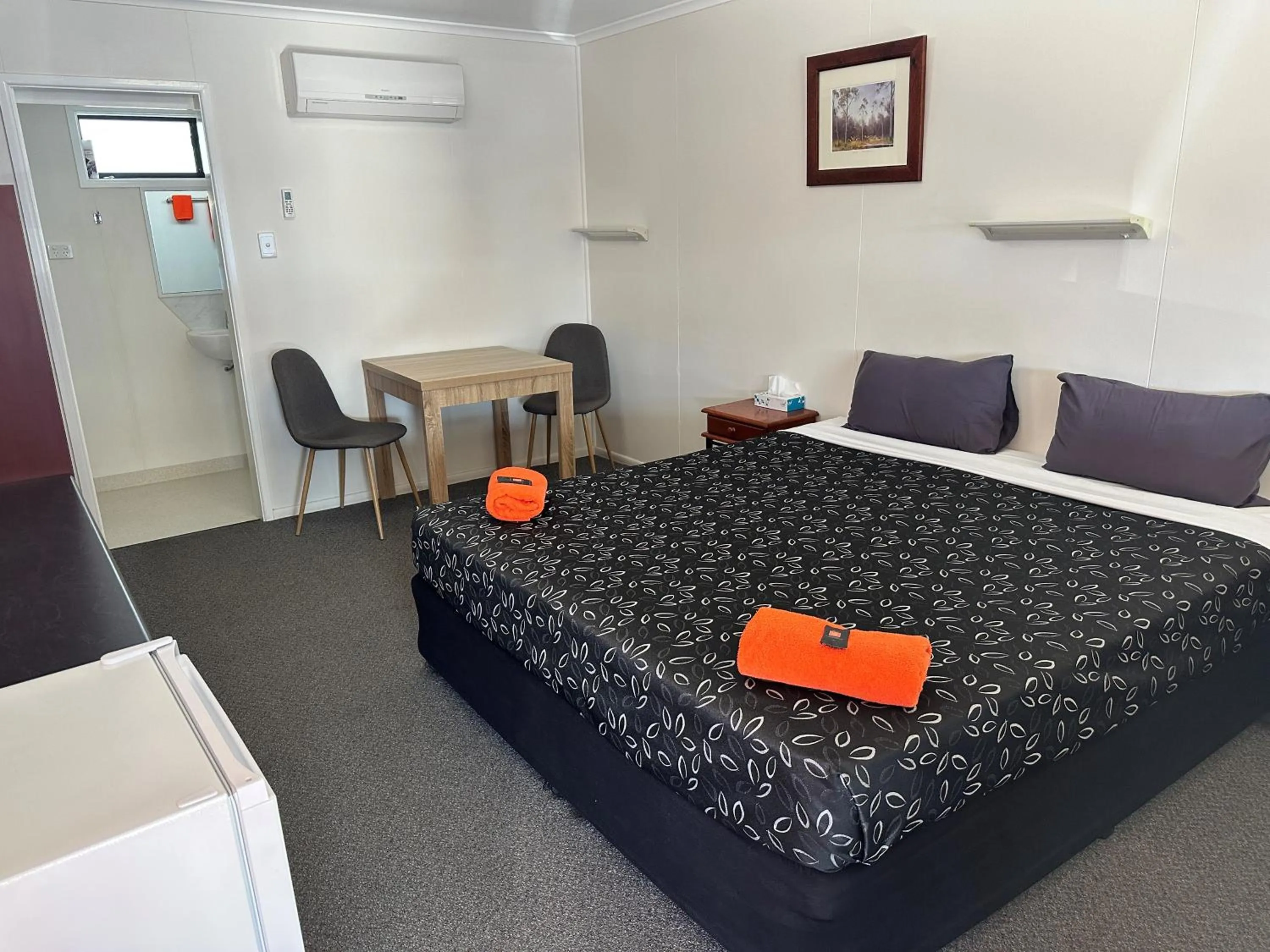 Bedroom, Bed in Winton Outback Motel