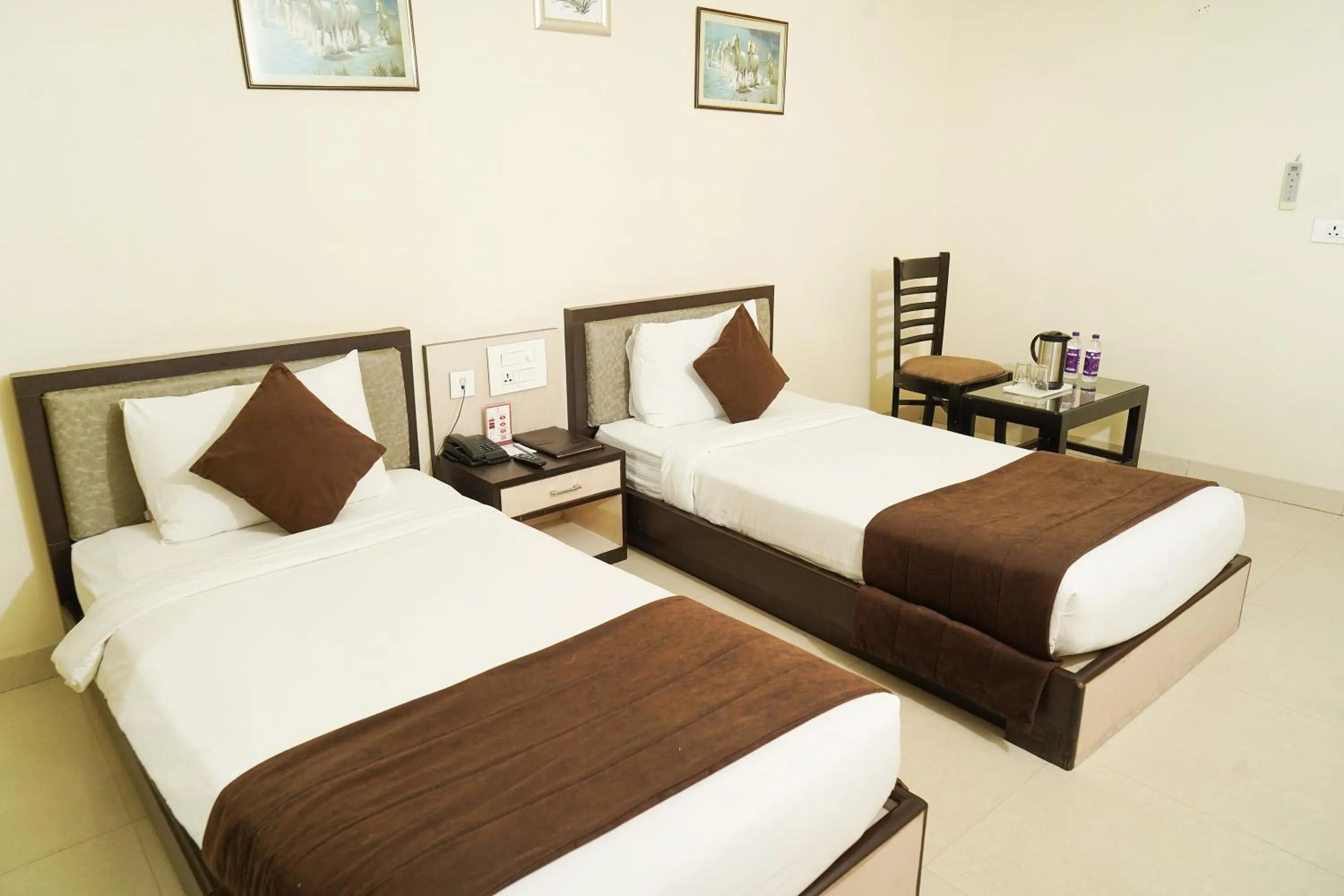 Bedroom in Hotel Yash Regency