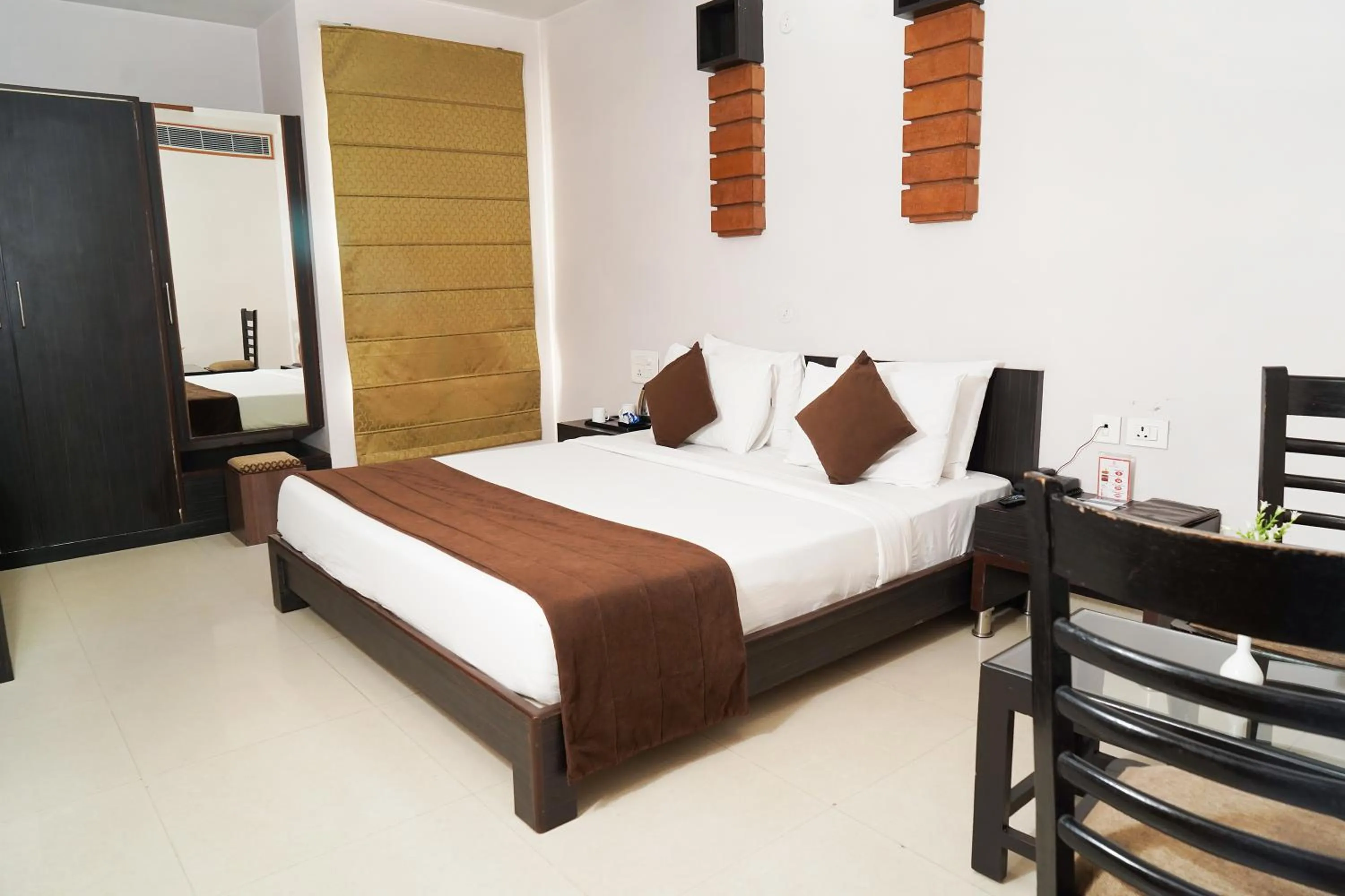 Bedroom in Hotel Yash Regency
