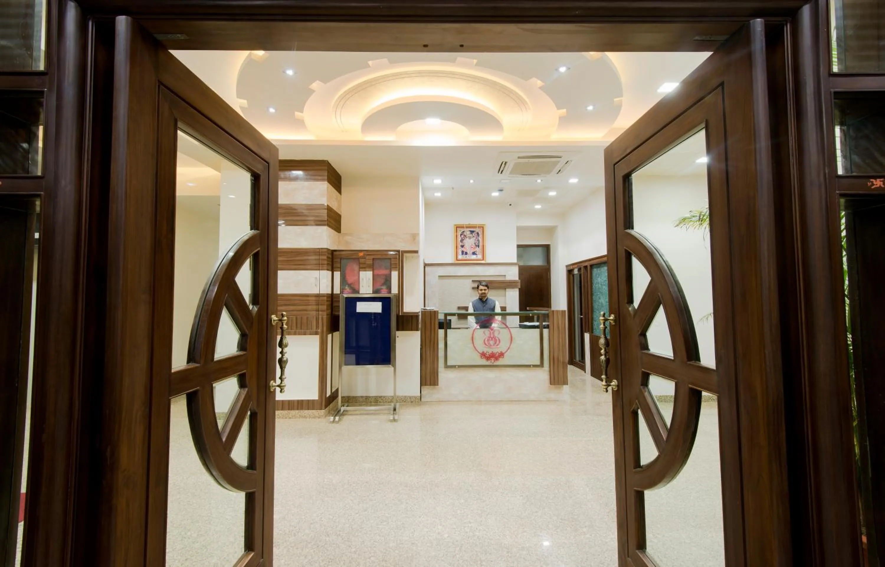 Facade/entrance in Hotel Yash Regency