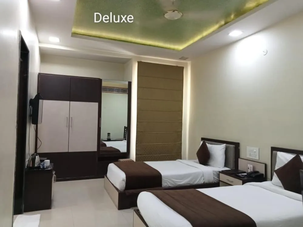 Bed in Hotel Yash Regency