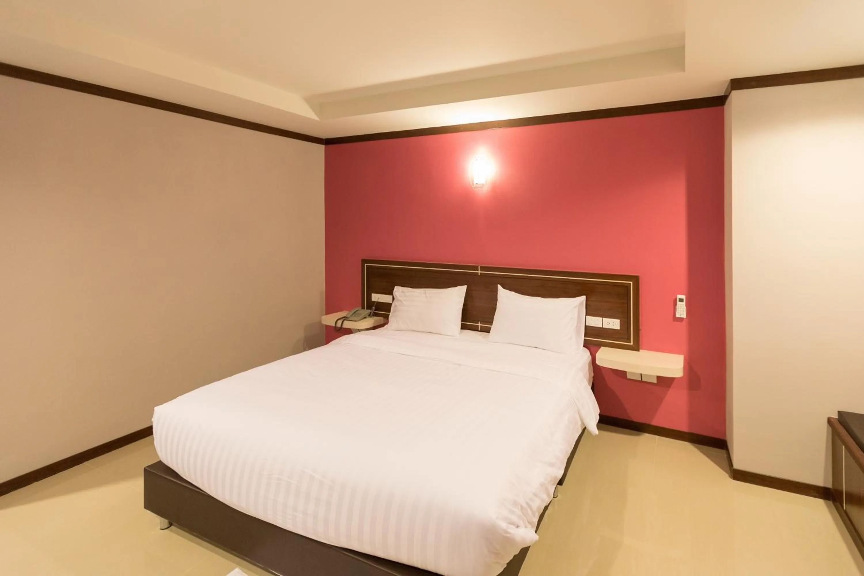 Bed in Thungtawan Hotel