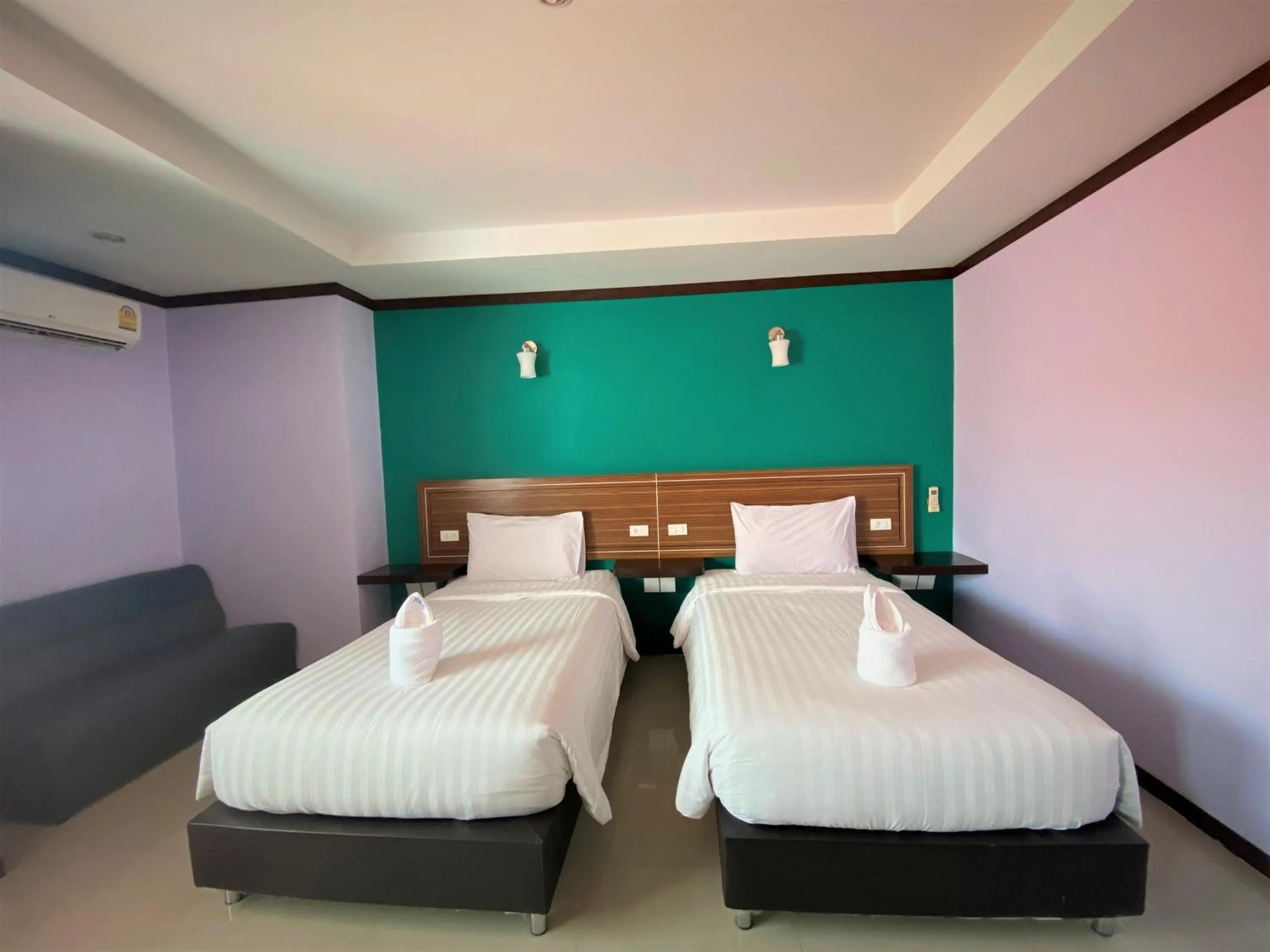 Bed in Thungtawan Hotel