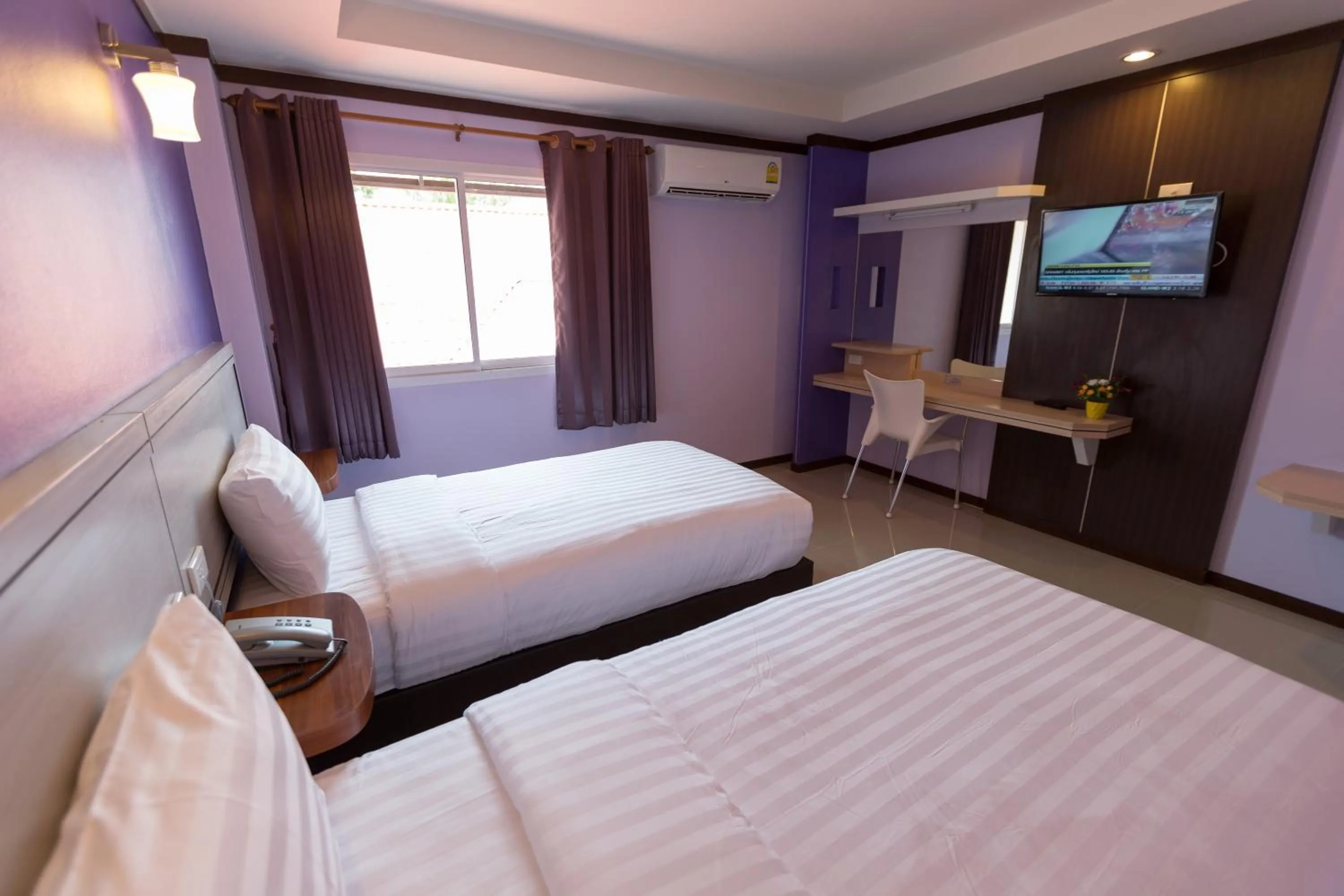 Bed in Thungtawan Hotel