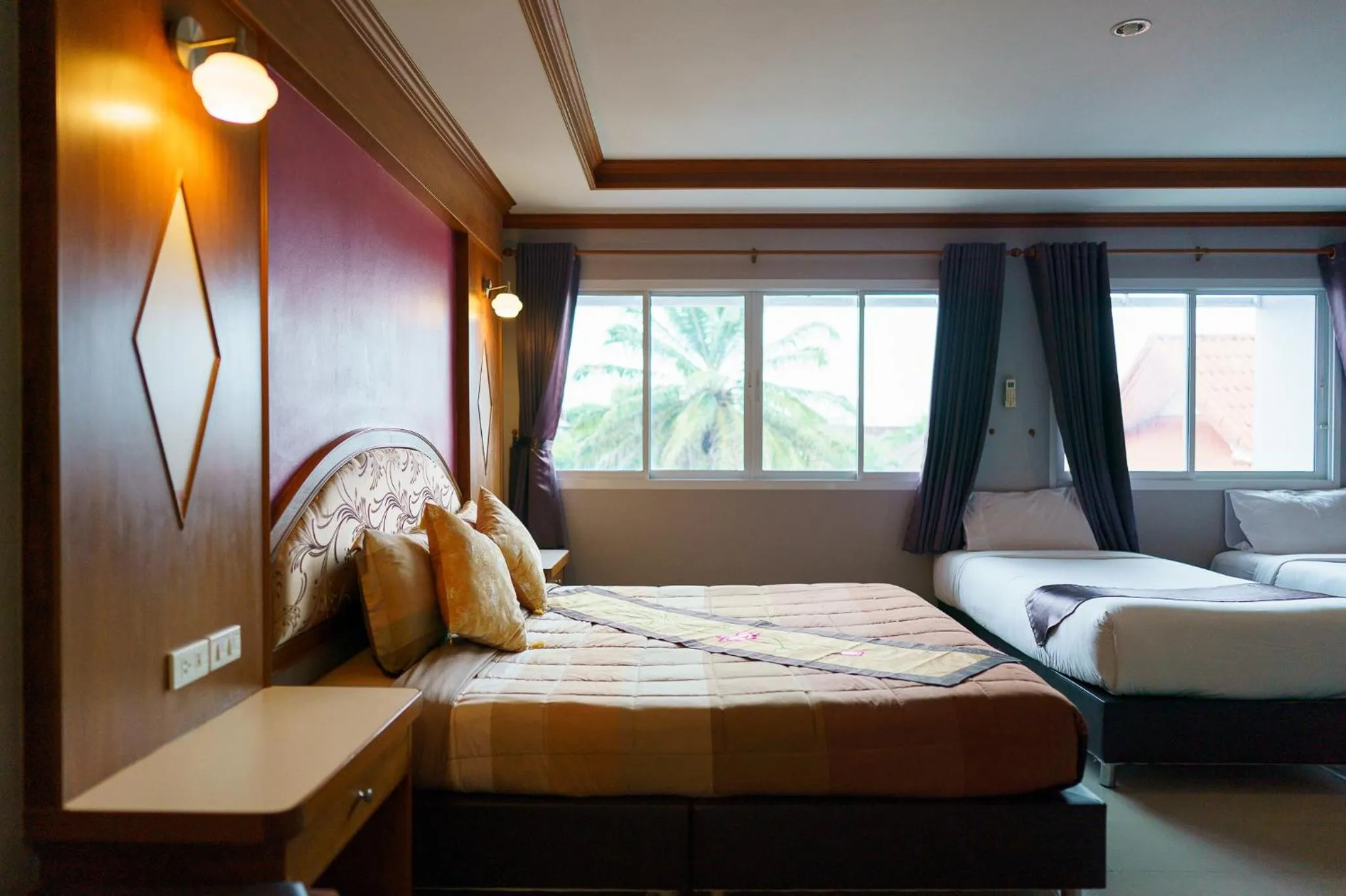 Bed in Thungtawan Hotel