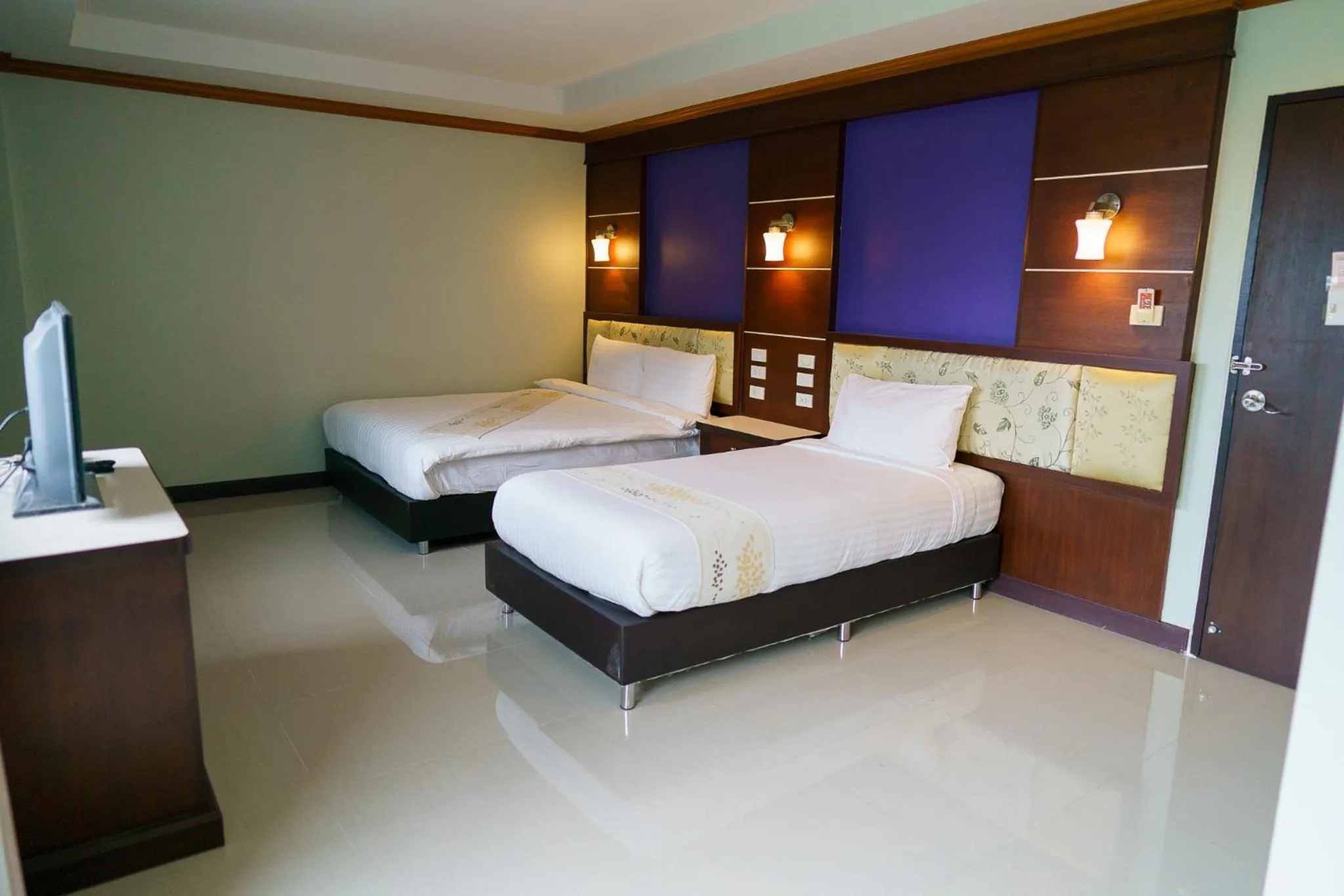 Bed in Thungtawan Hotel