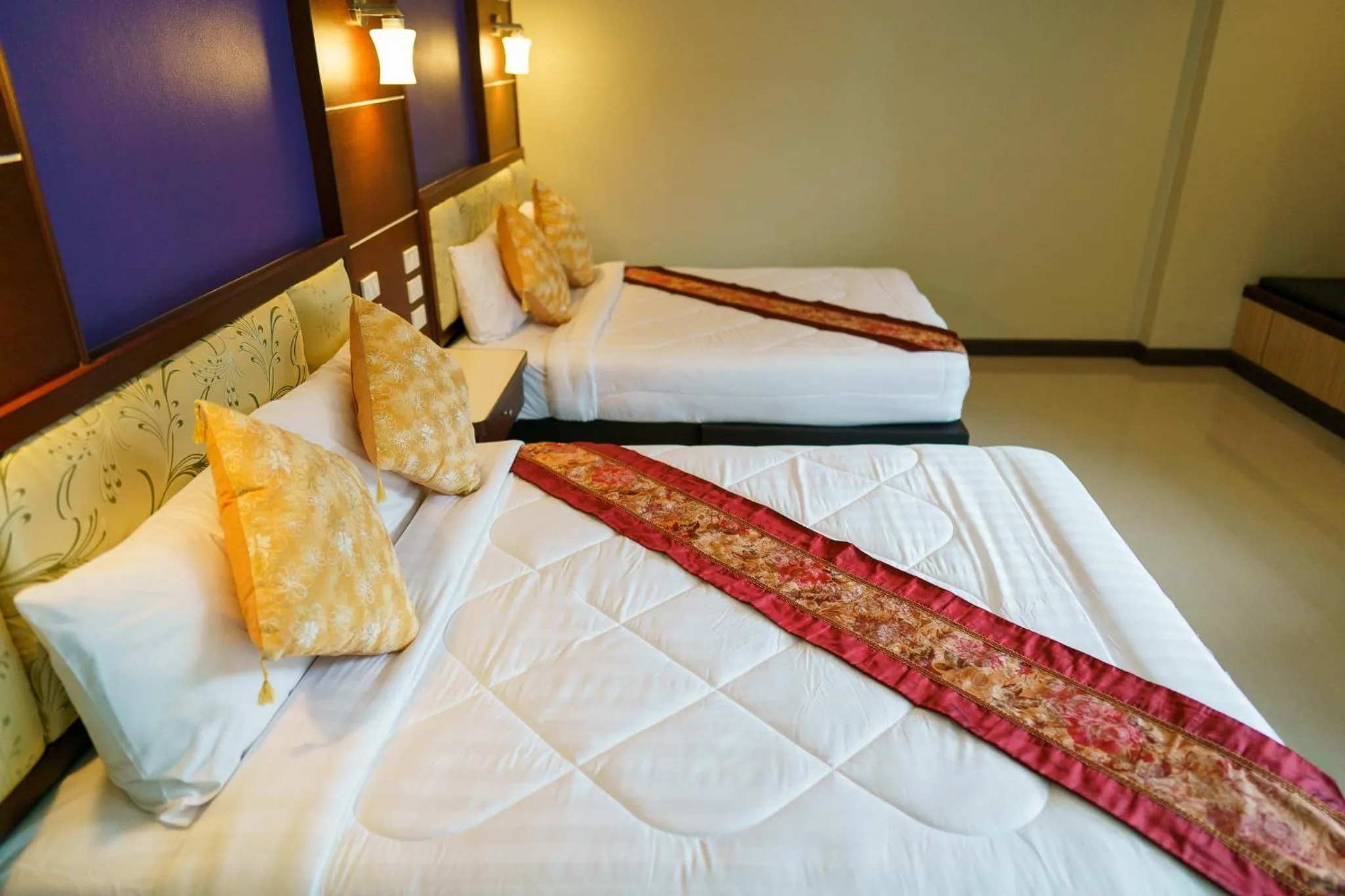 Bed in Thungtawan Hotel