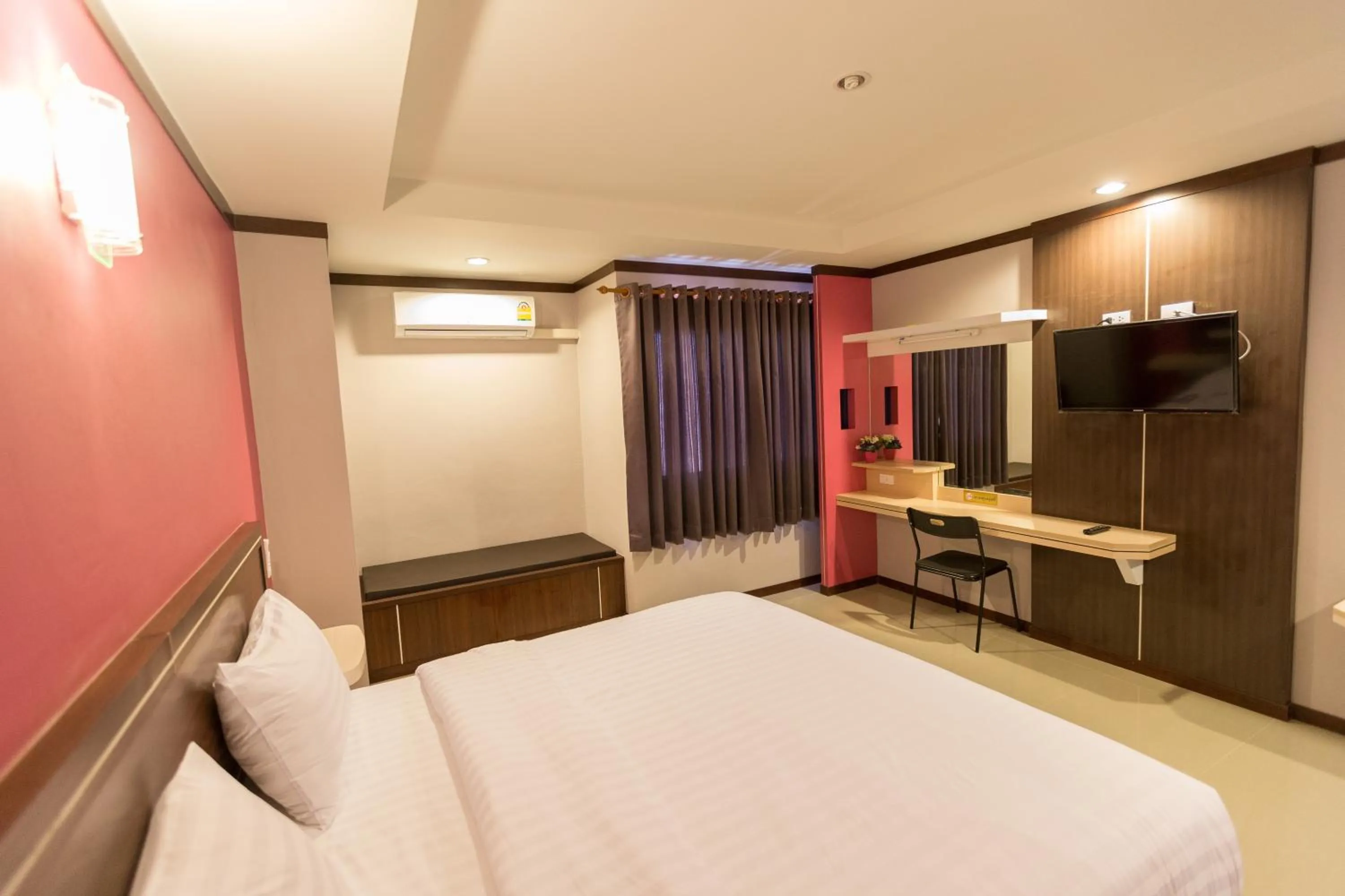 Bed in Thungtawan Hotel