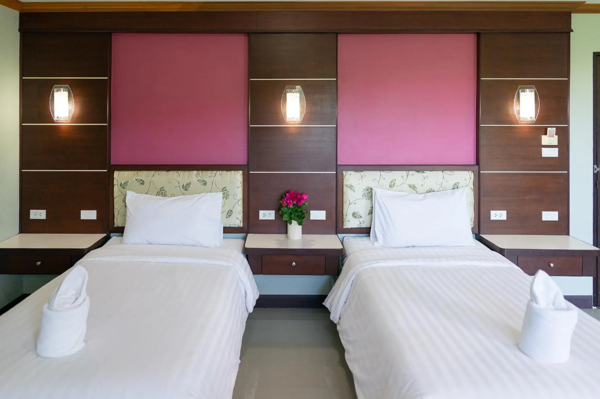 Bed in Thungtawan Hotel