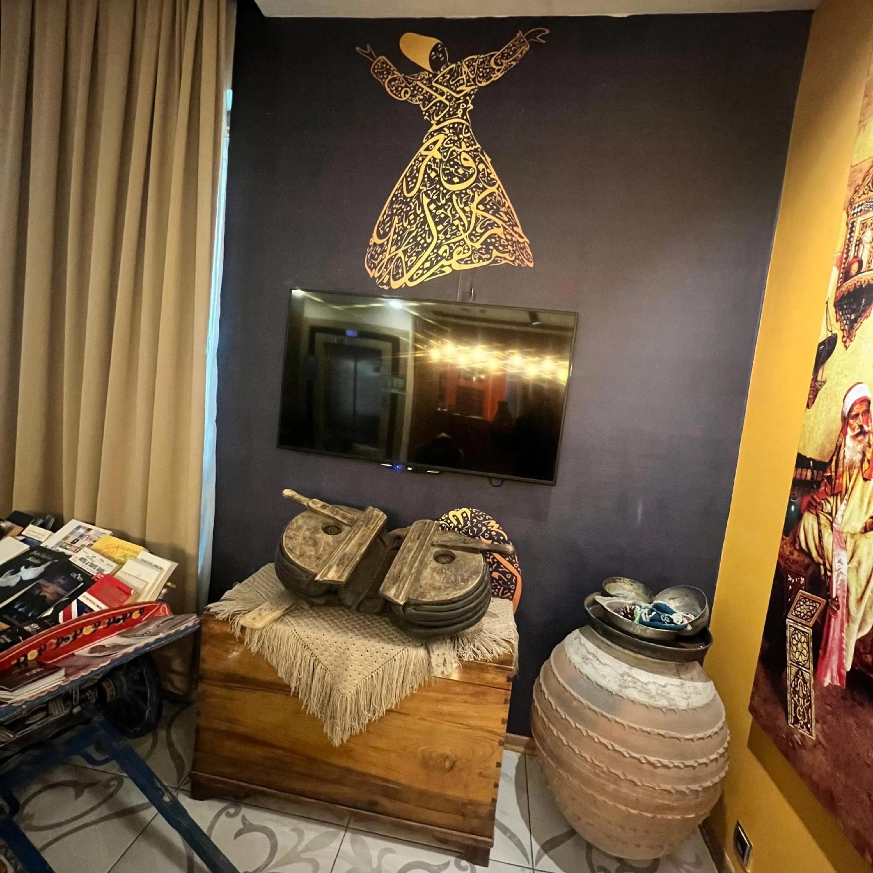 Property building, Bed in Hotel Ney