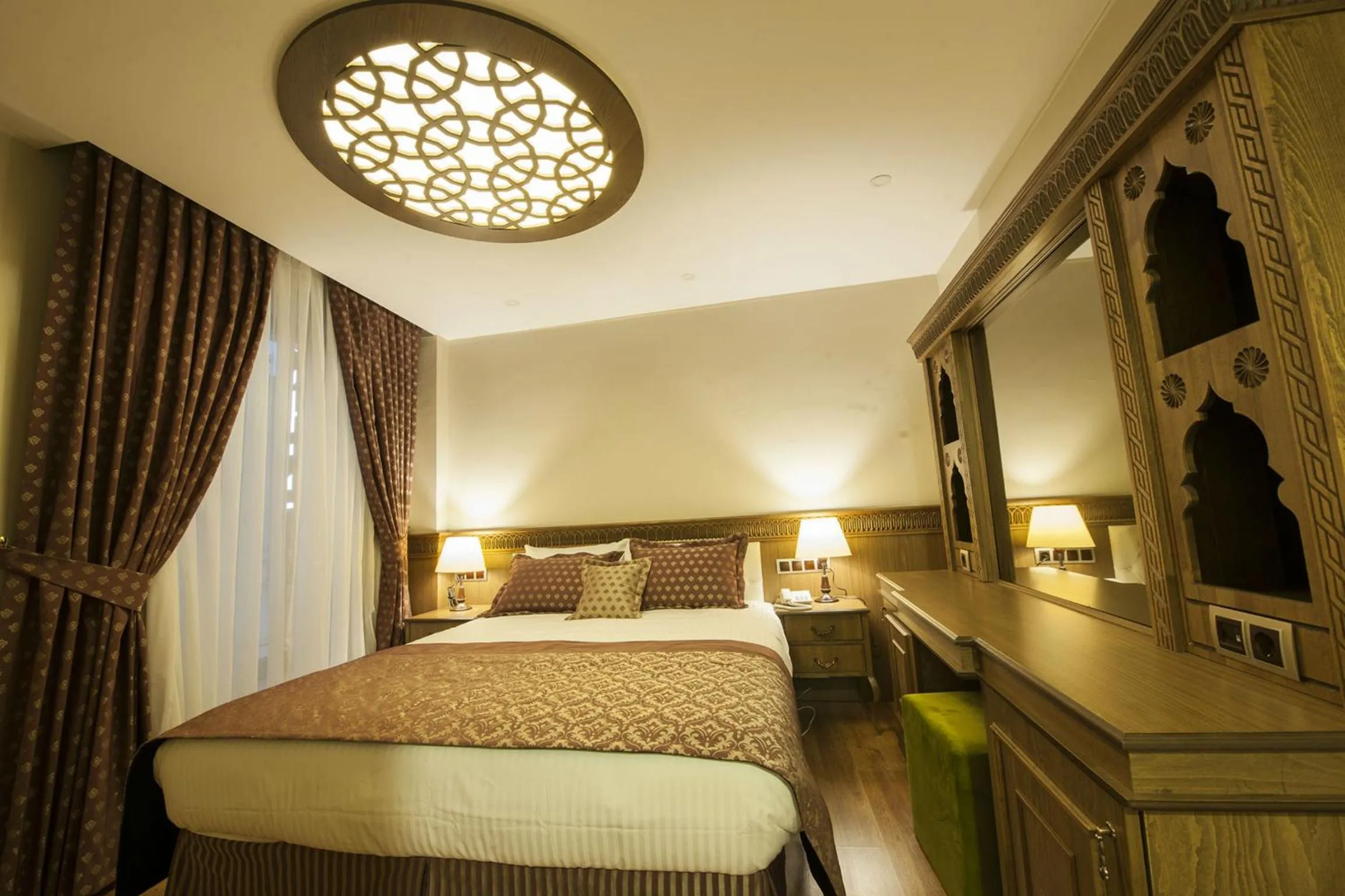 Bedroom, Bed in Hotel Ney