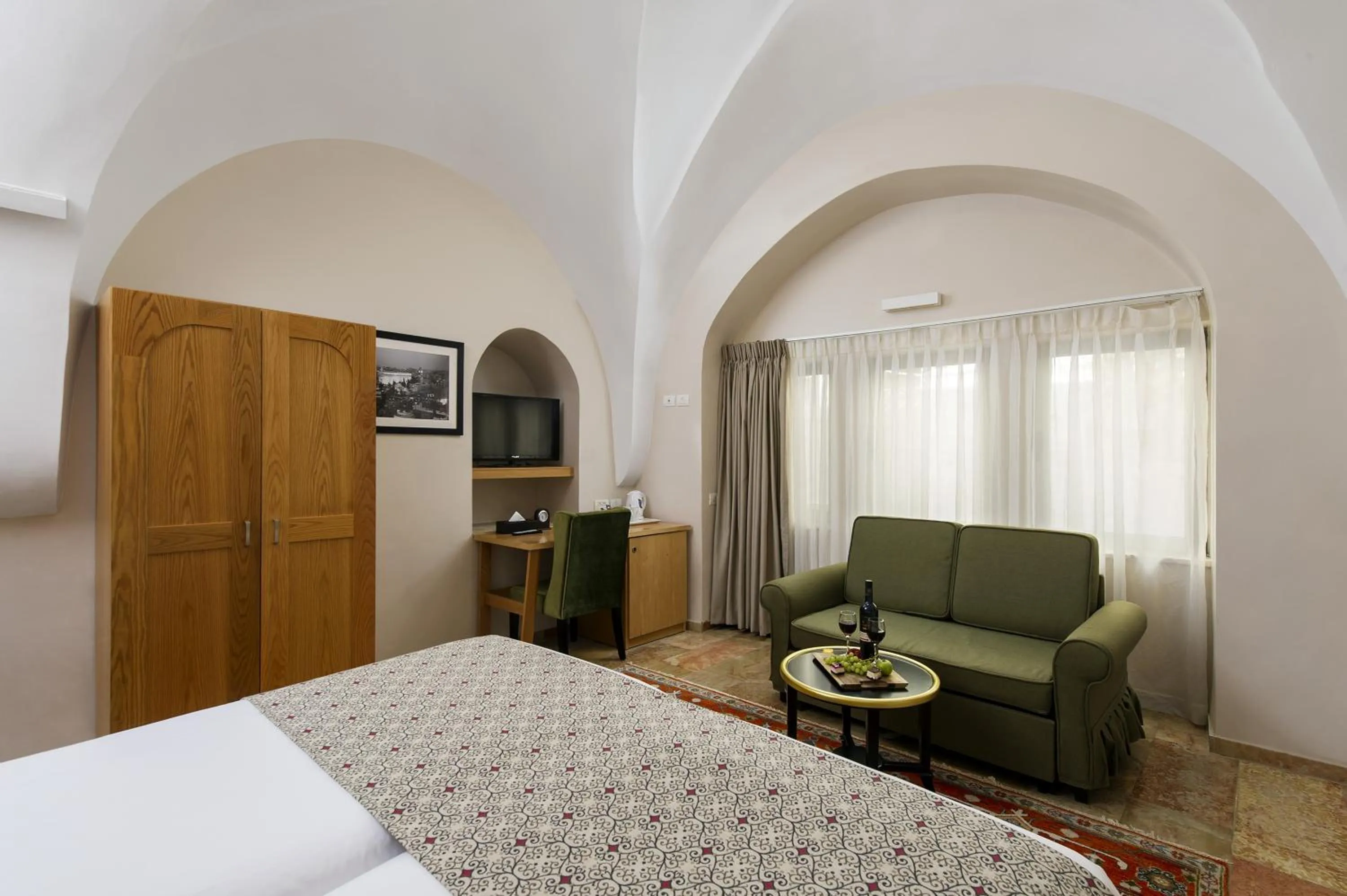 Living room, Bed in The Sephardic House Hotel in The Jewish Quarter