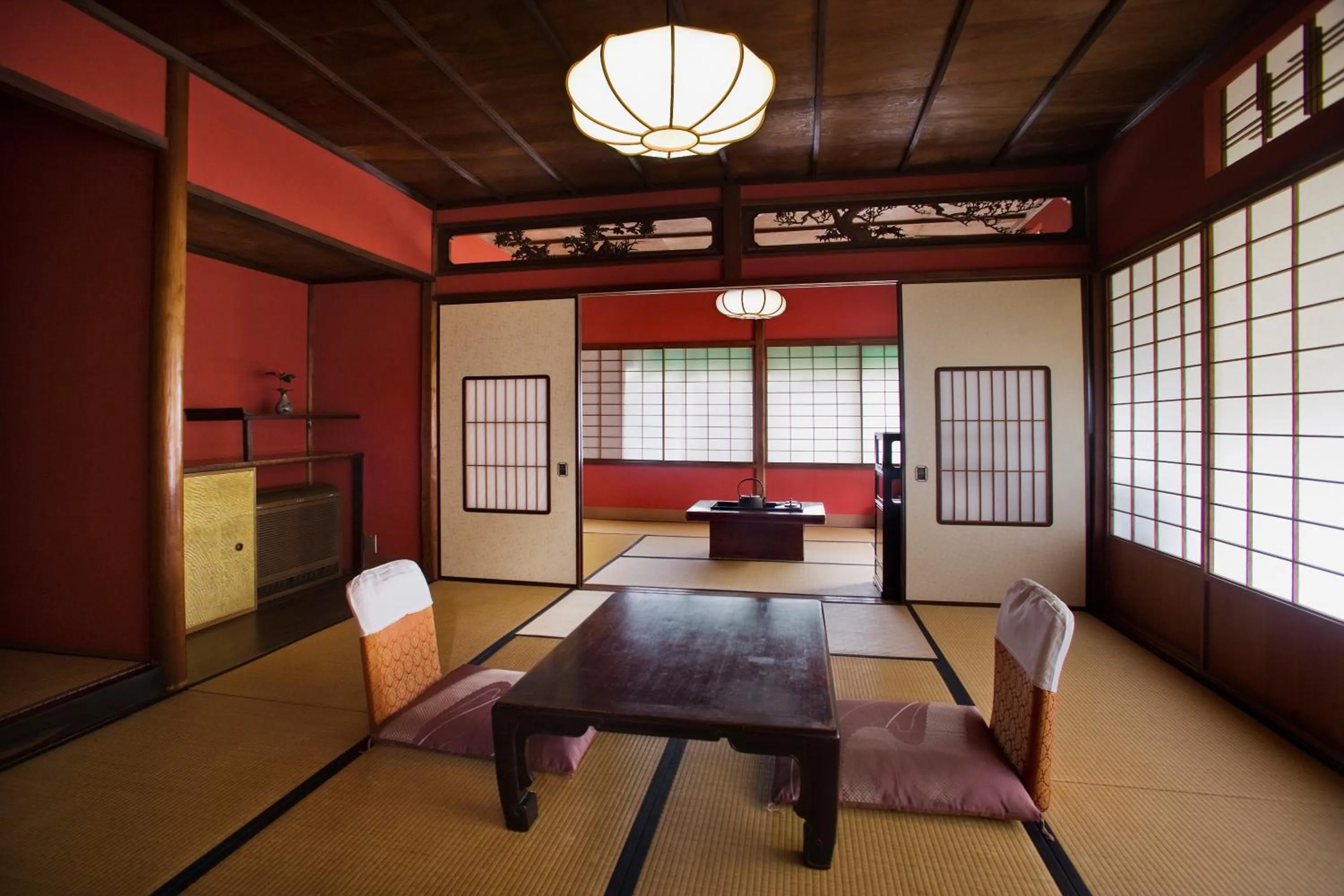 Photo of the whole room in Motoyu Ishiya