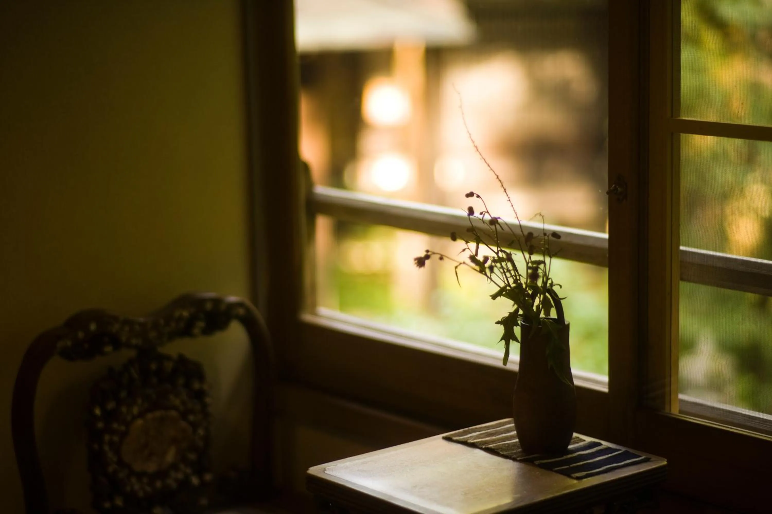 Seating area in Motoyu Ishiya