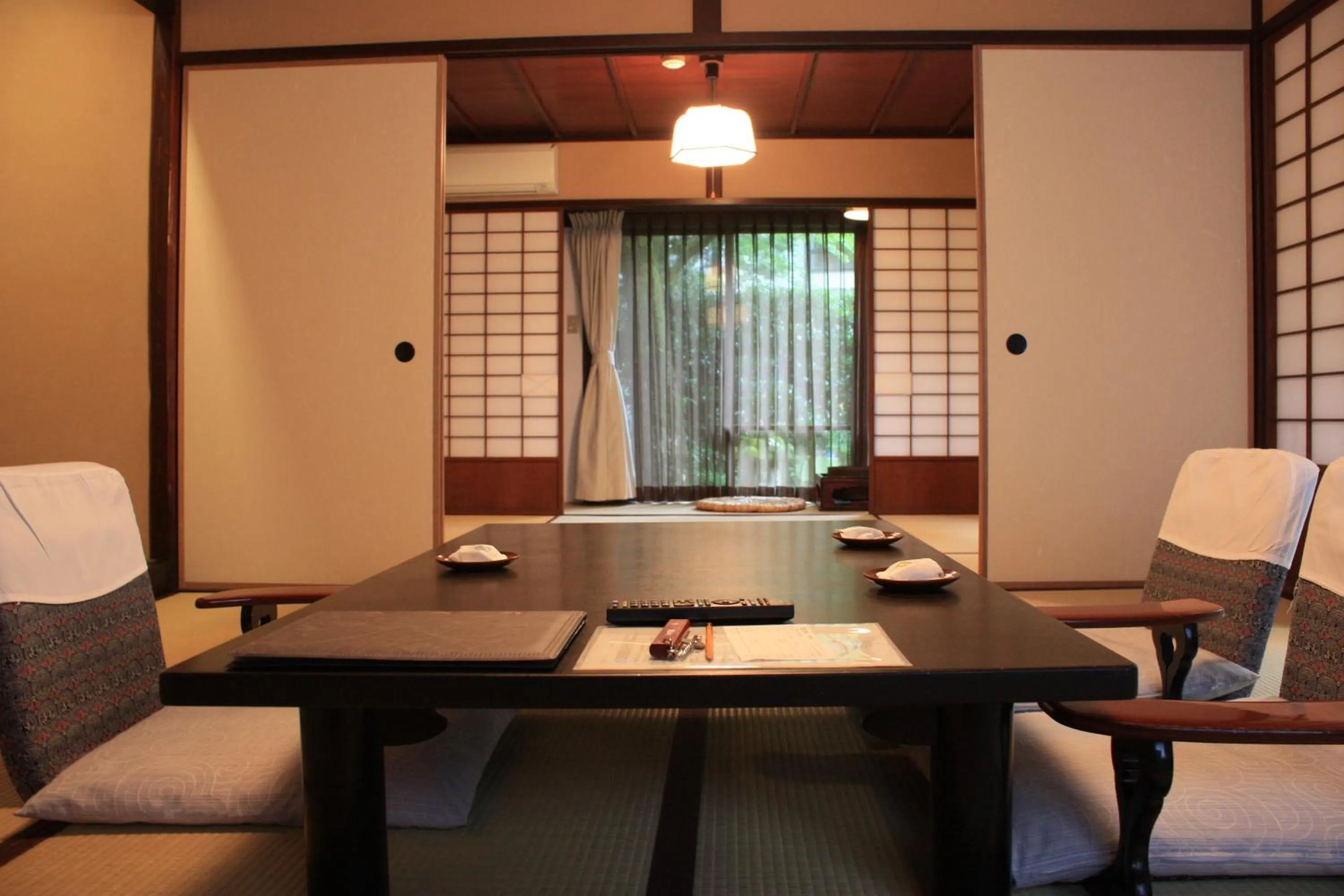 Photo of the whole room in Motoyu Ishiya