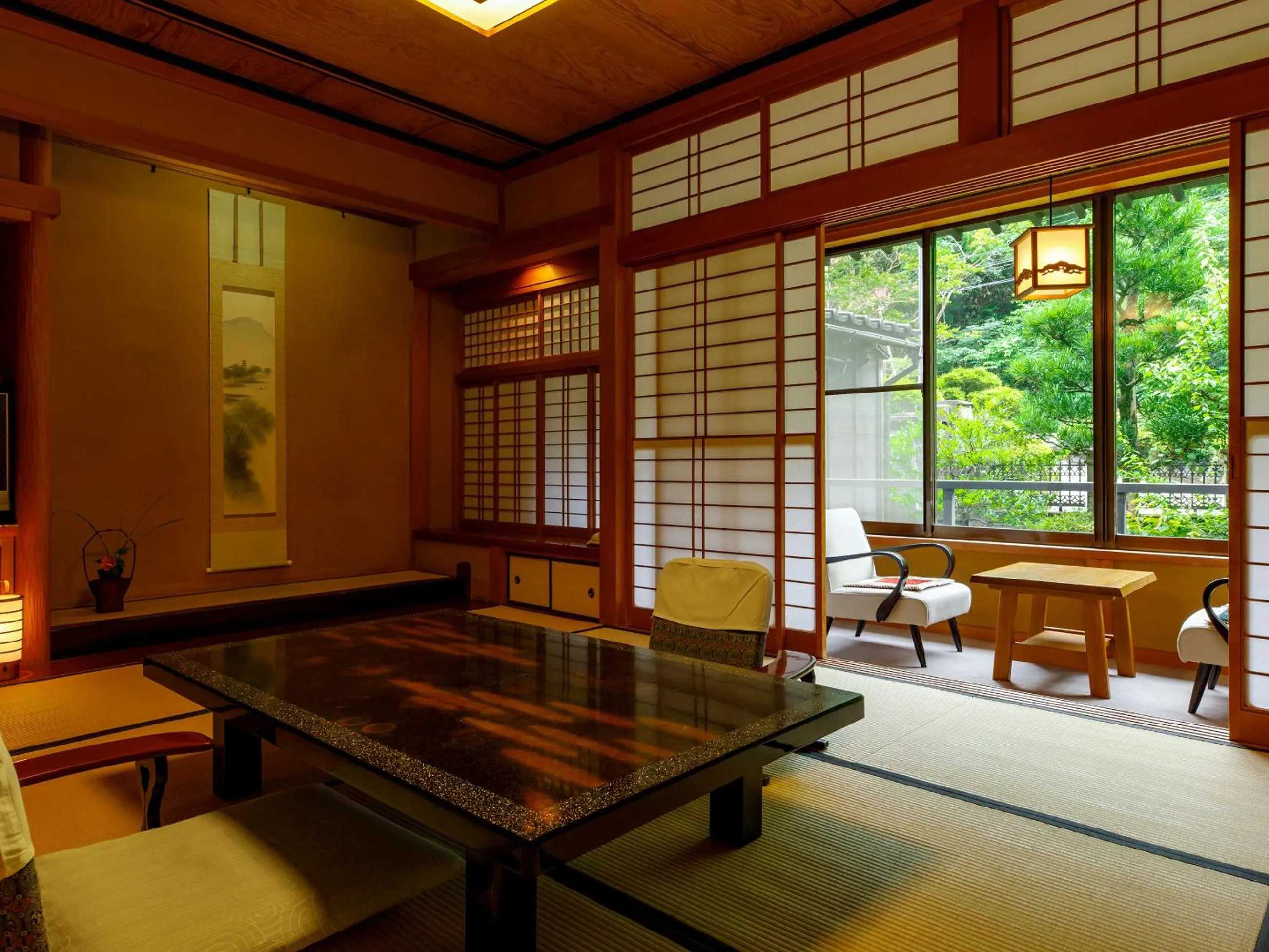 Photo of the whole room in Motoyu Ishiya
