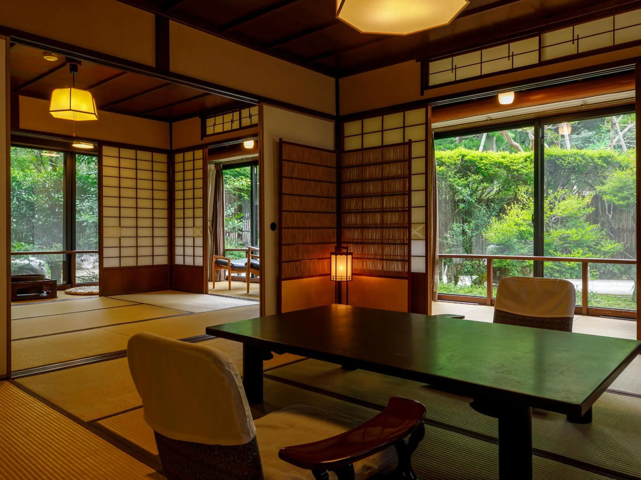 Photo of the whole room in Motoyu Ishiya