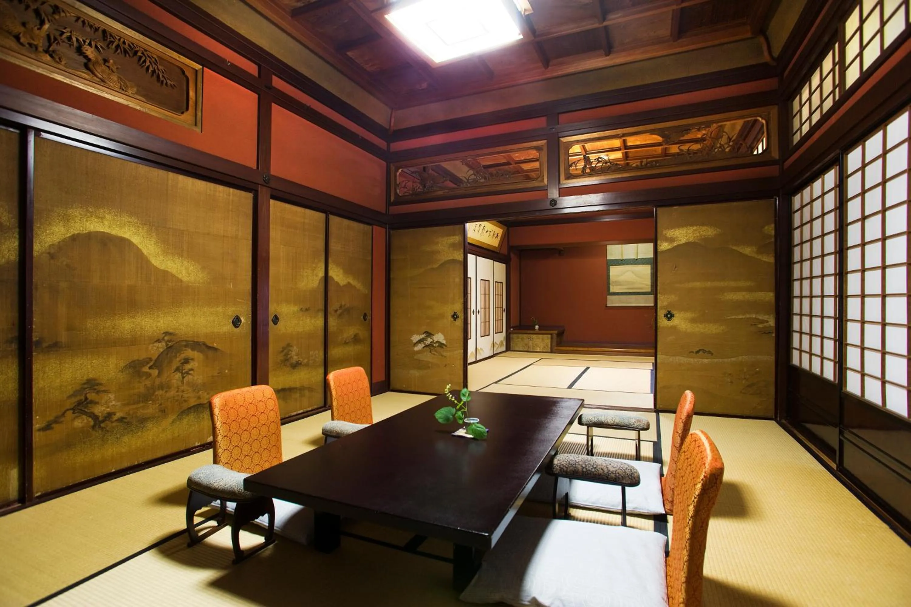 Photo of the whole room in Motoyu Ishiya