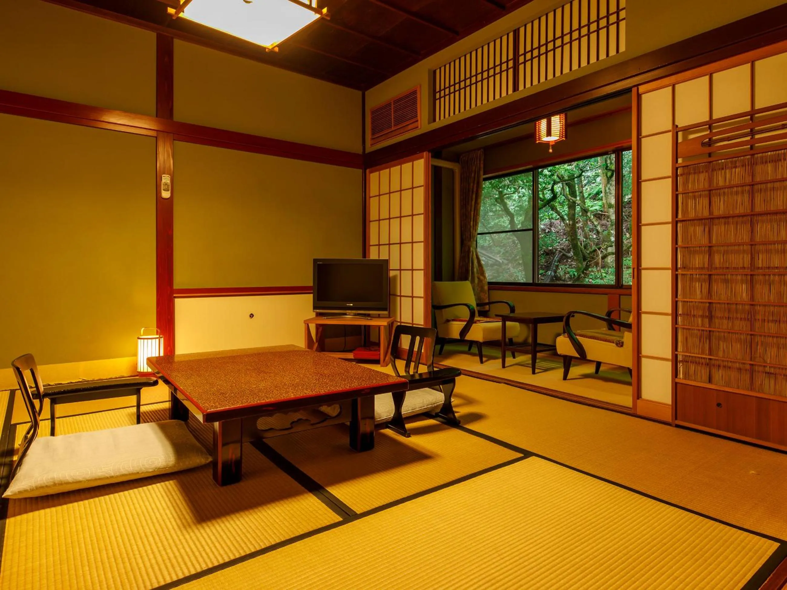 Photo of the whole room in Motoyu Ishiya