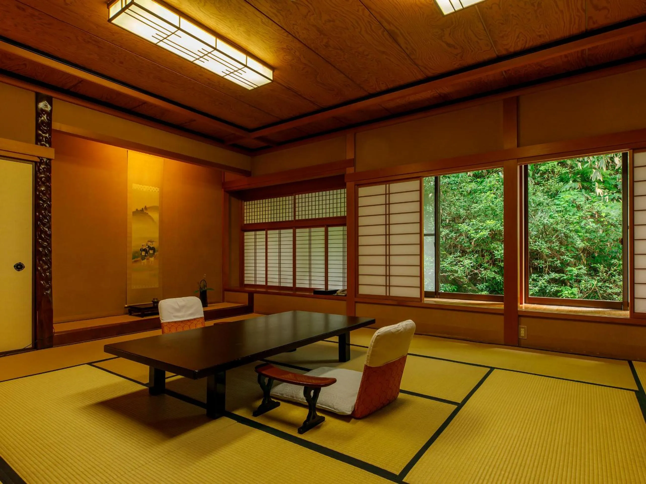 Photo of the whole room in Motoyu Ishiya