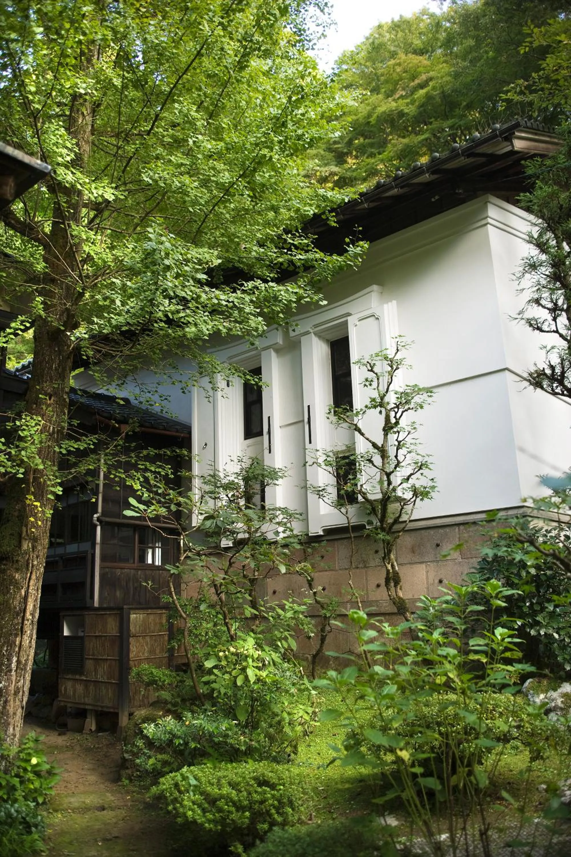 Facade/entrance in Motoyu Ishiya
