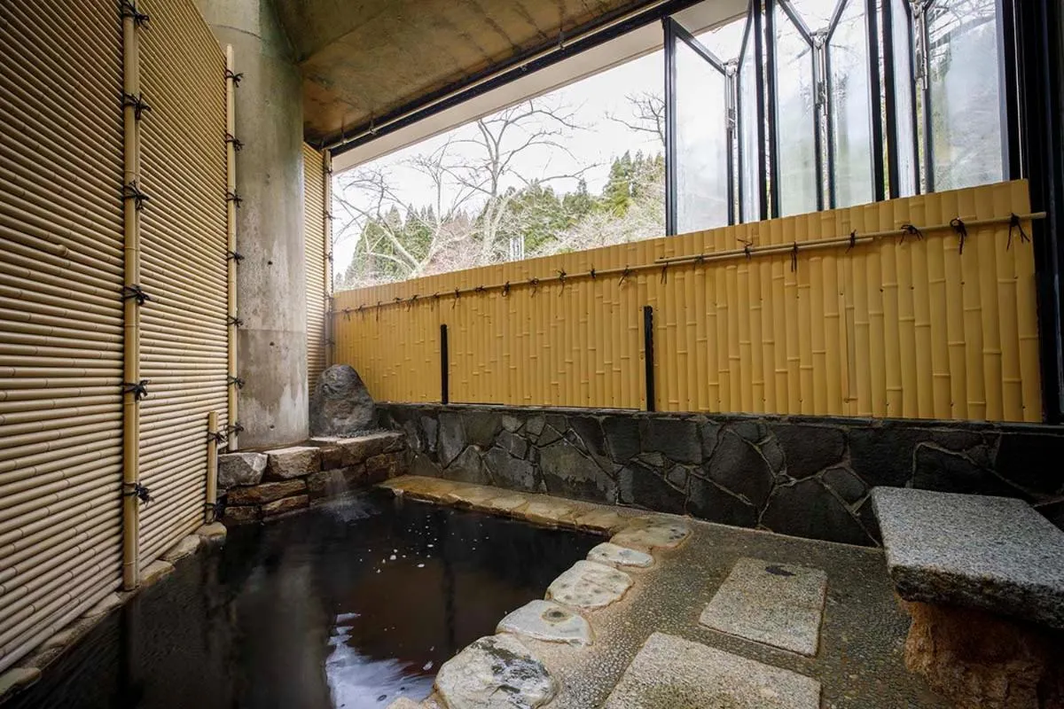 Hot Spring Bath in Motoyu Ishiya